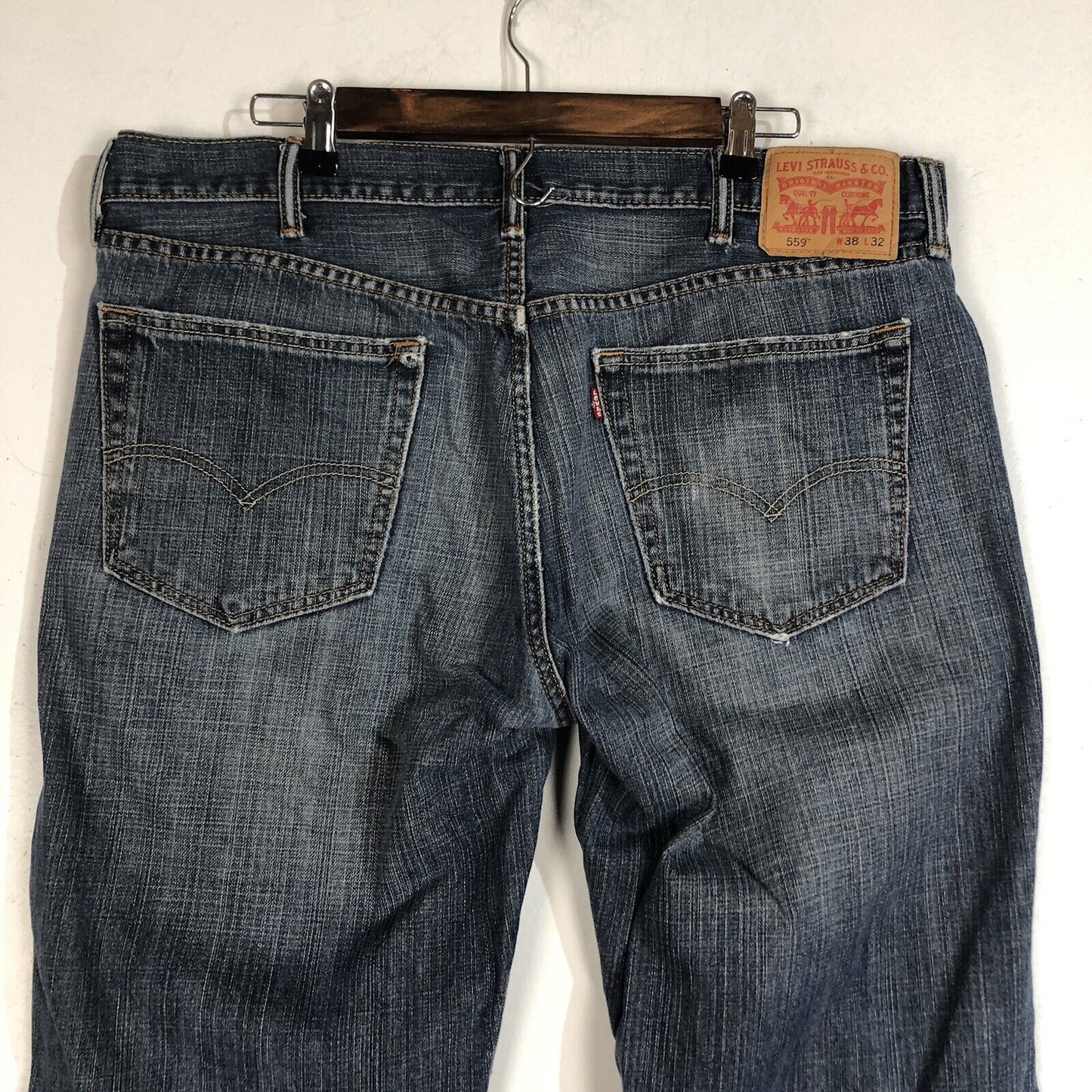 Levis 559 Jeans Men’s Size 38W 32L Medium Wash Red Tag (Some Distressing)