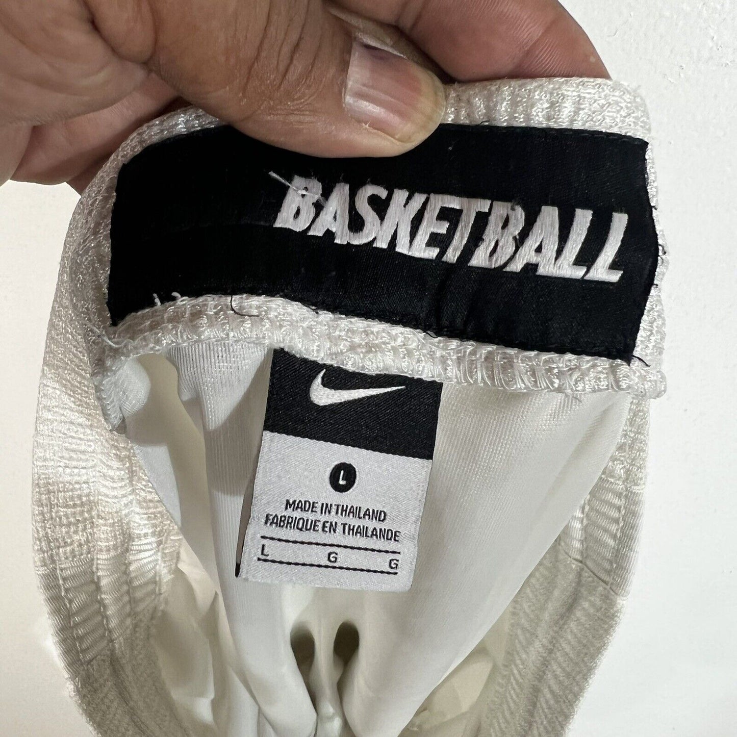 Vintage Nike Men’s Dazzle Basketball Shorts Size L Color White (Pre Owned)