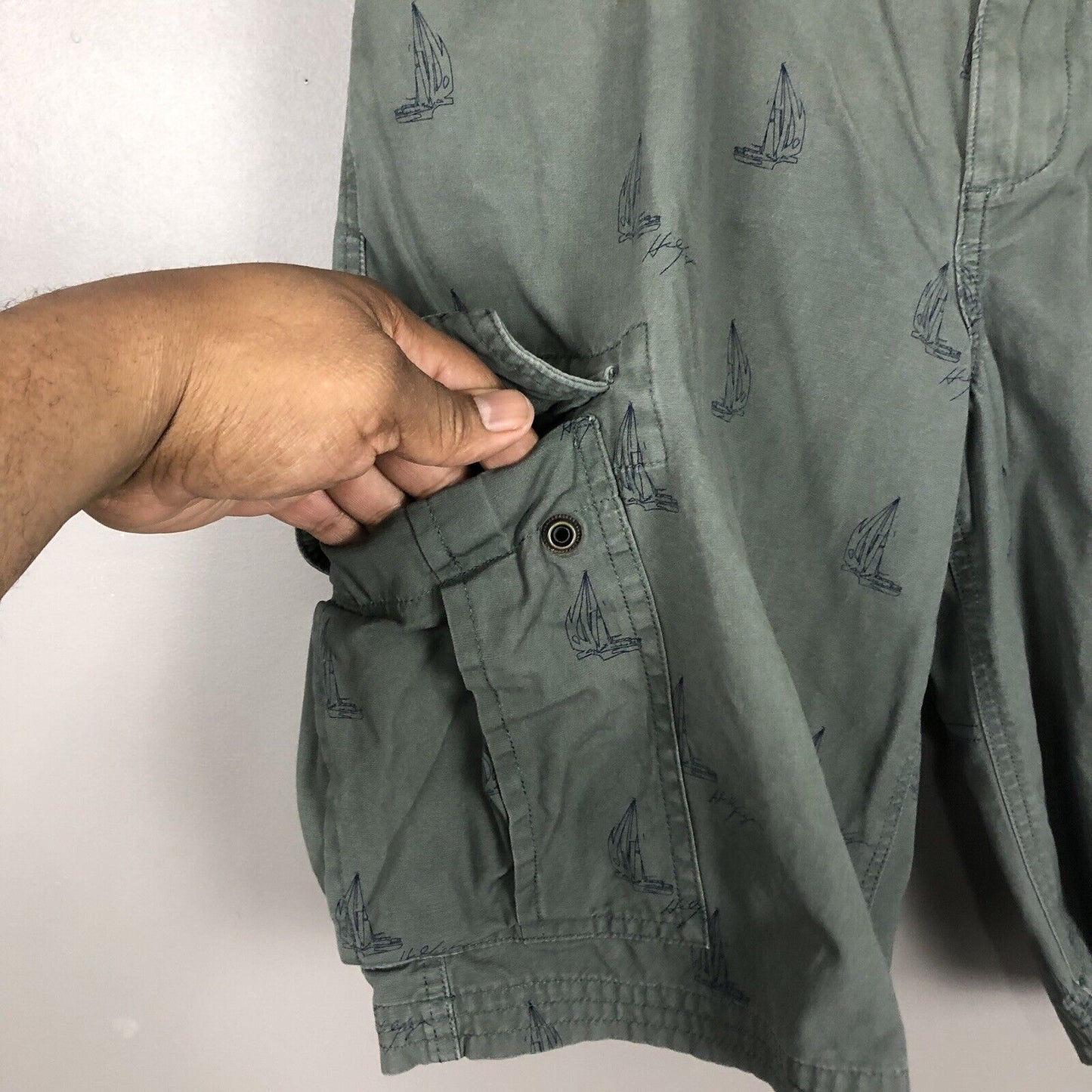 Tommy Hilfiger Men’s Cargo Shorts Size 35w Green Nautical Theme Casual