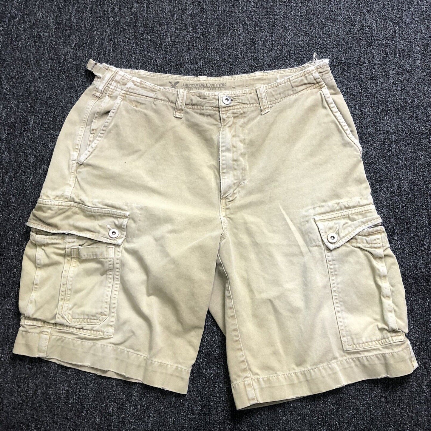American Eagle Shorts Mens Size 33 Color Khaki. 1715300