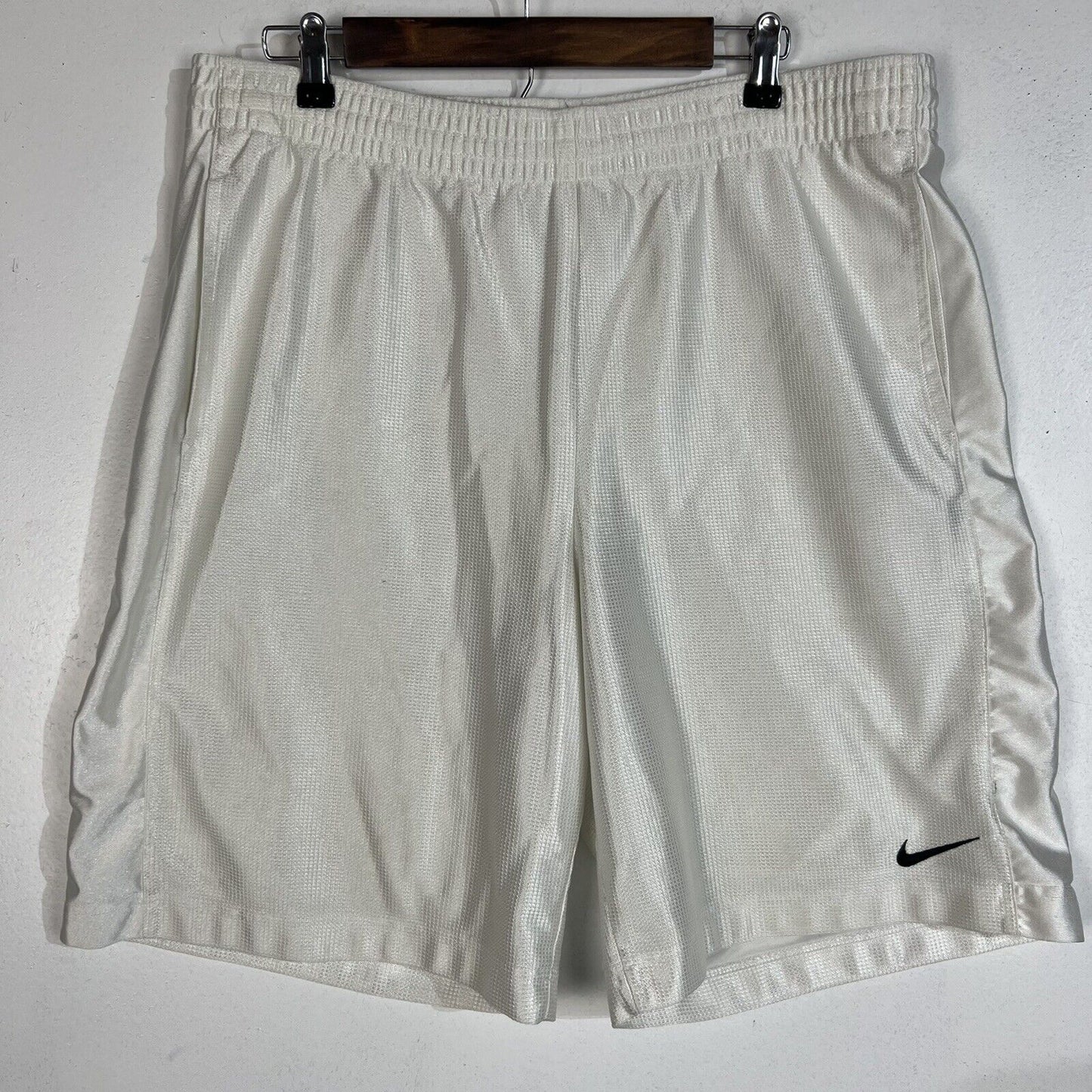 Vintage Nike Men’s Dazzle Basketball Shorts Size L Color White (Pre Owned)