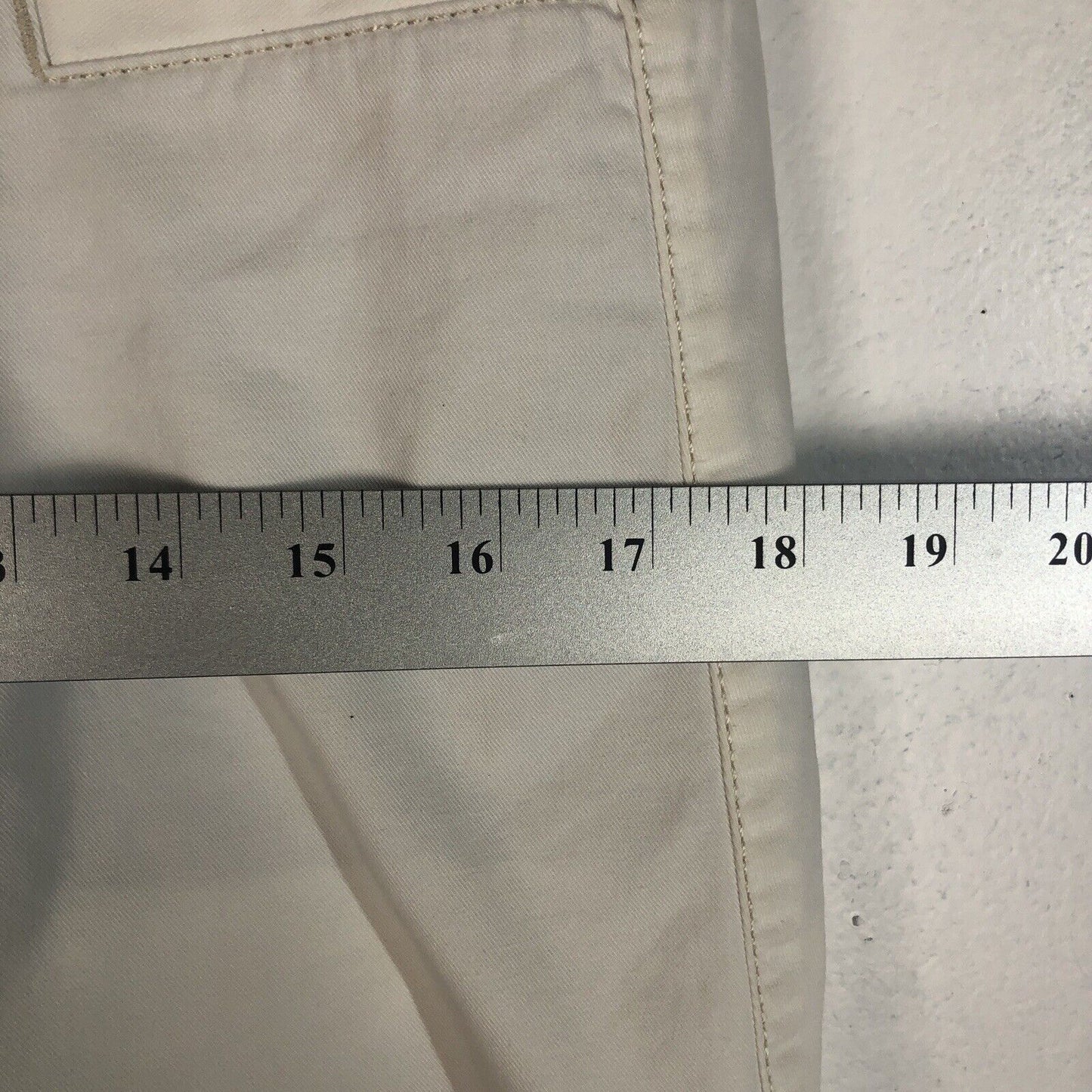 Eddie Bauer Capri Pants Women’s Size 6 Color Ivory (Blakely Fit)