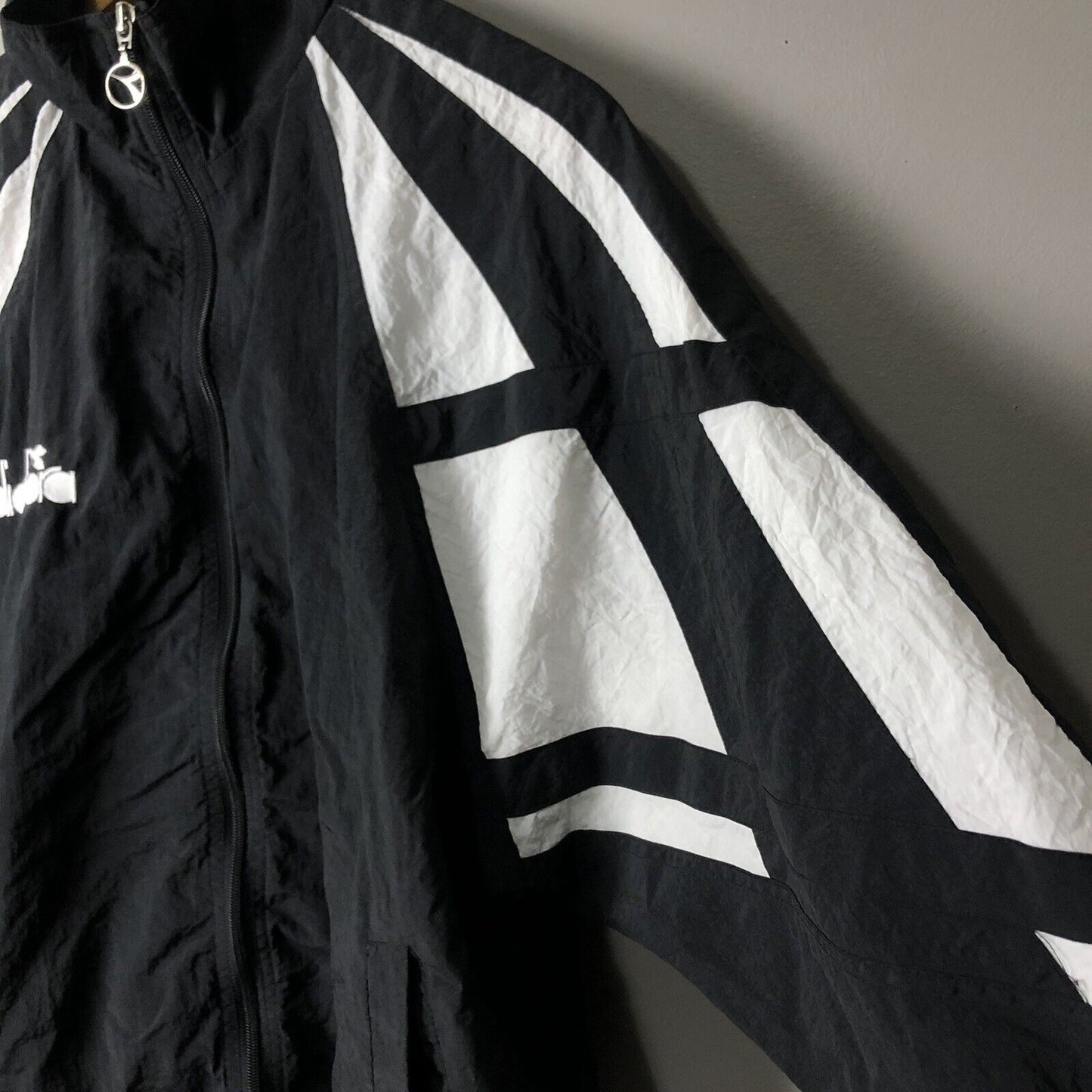 Diadora Women’s Full Zip Soccer Jacket Size Large Black & White