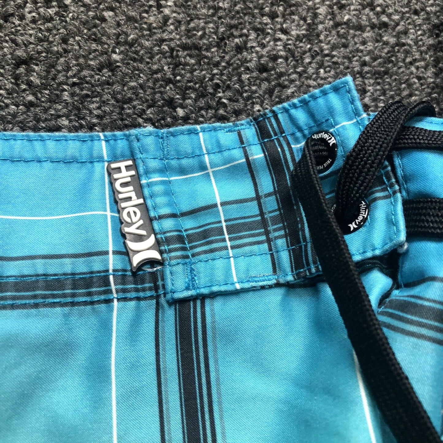 Hurley Swim Trunks Mens Size 34 Multicolor. 1321200