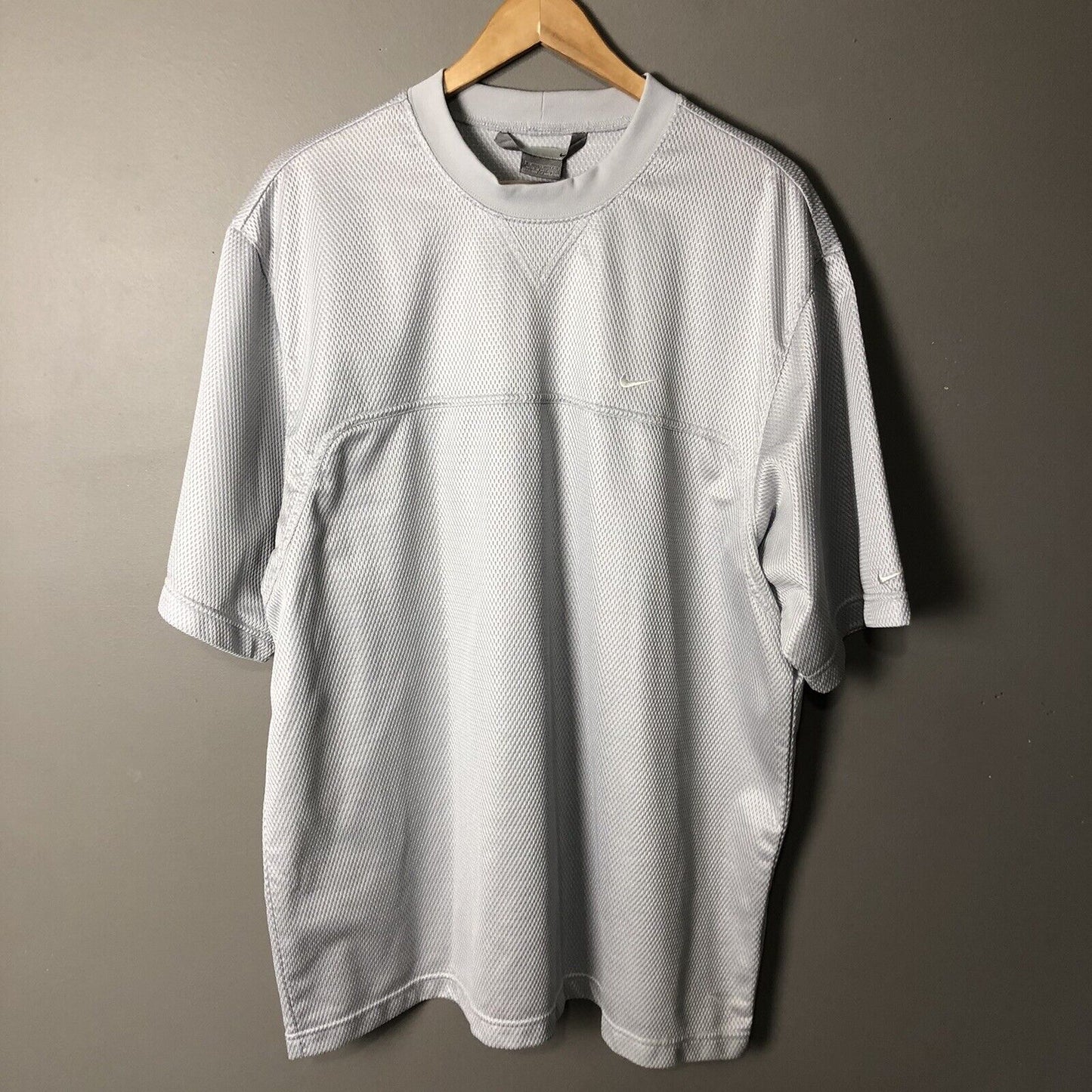 Nike Mens Shirt Size XL Gray Short Sleeve Pullover