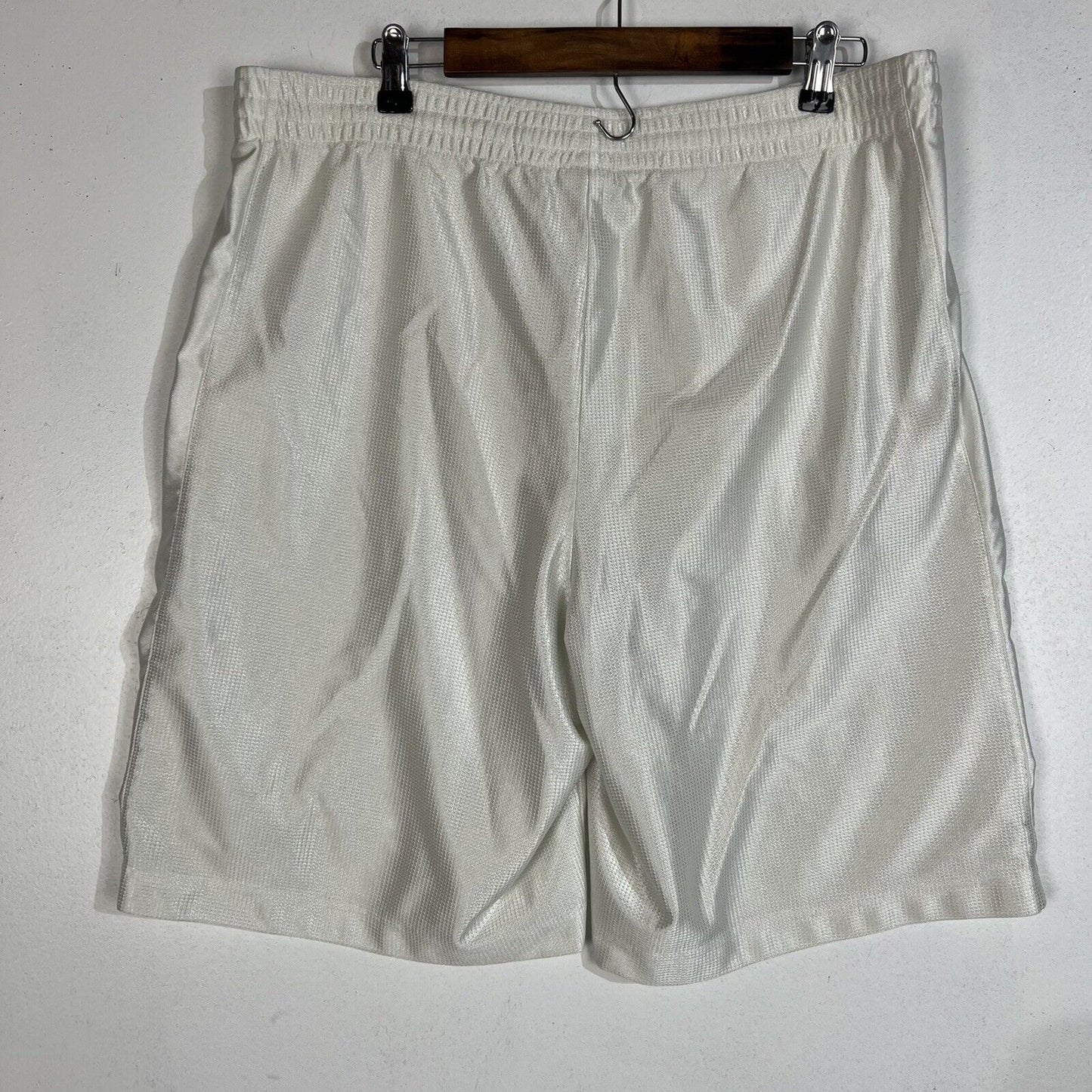 Vintage Nike Men’s Dazzle Basketball Shorts Size L Color White (Pre Owned)