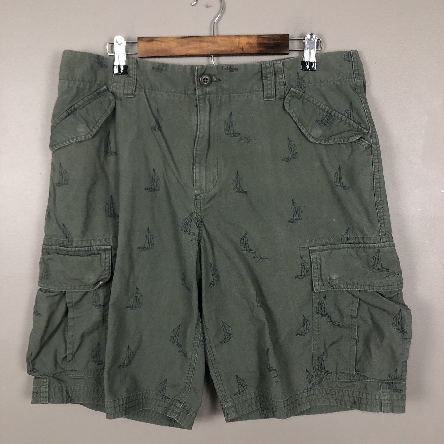 Tommy Hilfiger Men’s Cargo Shorts Size 35w Green Nautical Theme Casual