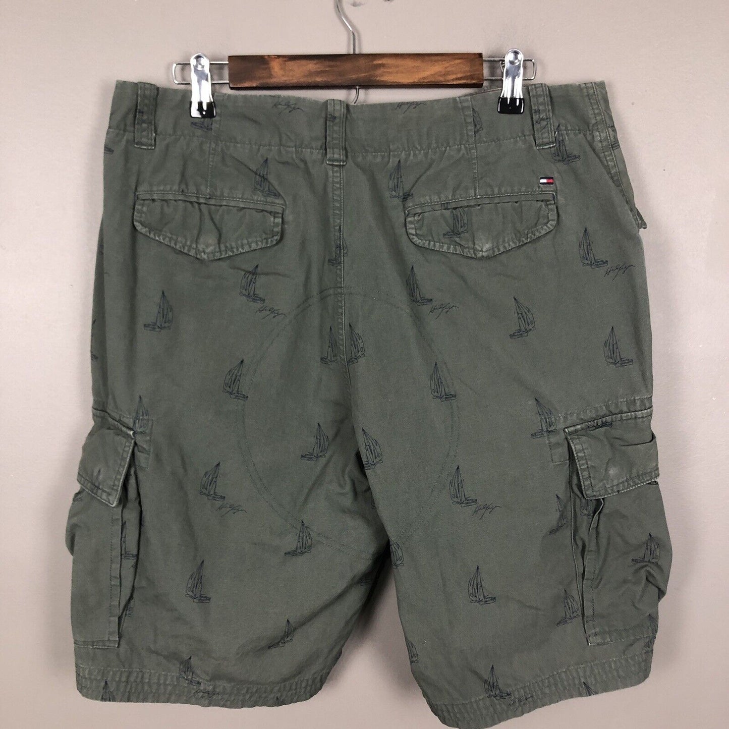 Tommy Hilfiger Men’s Cargo Shorts Size 35w Green Nautical Theme Casual