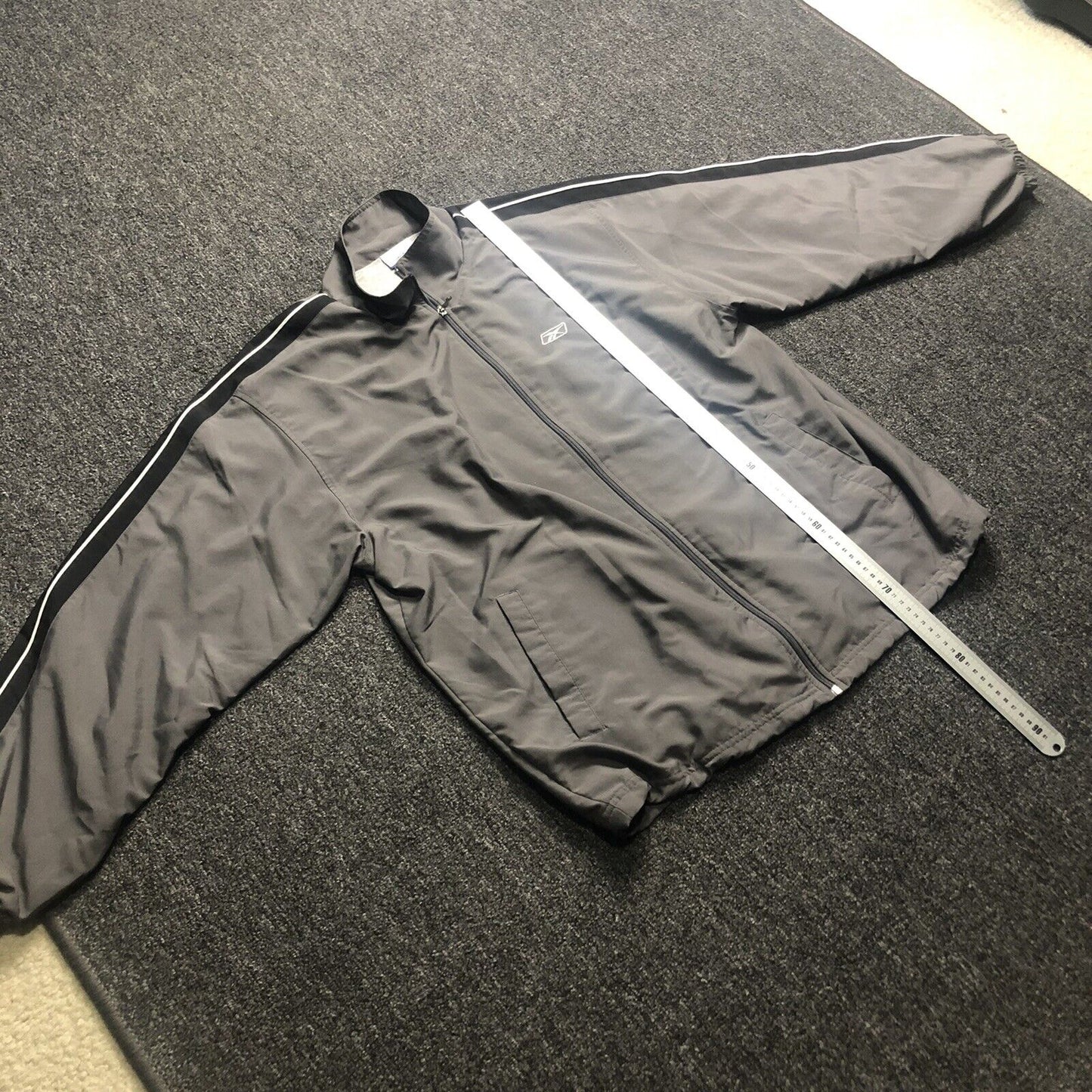 Vintage Reebok Zip Up Winebreaker Men’s L Gray And Black (2106100)