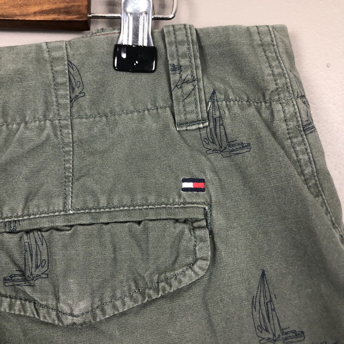 Tommy Hilfiger Men’s Cargo Shorts Size 35w Green Nautical Theme Casual