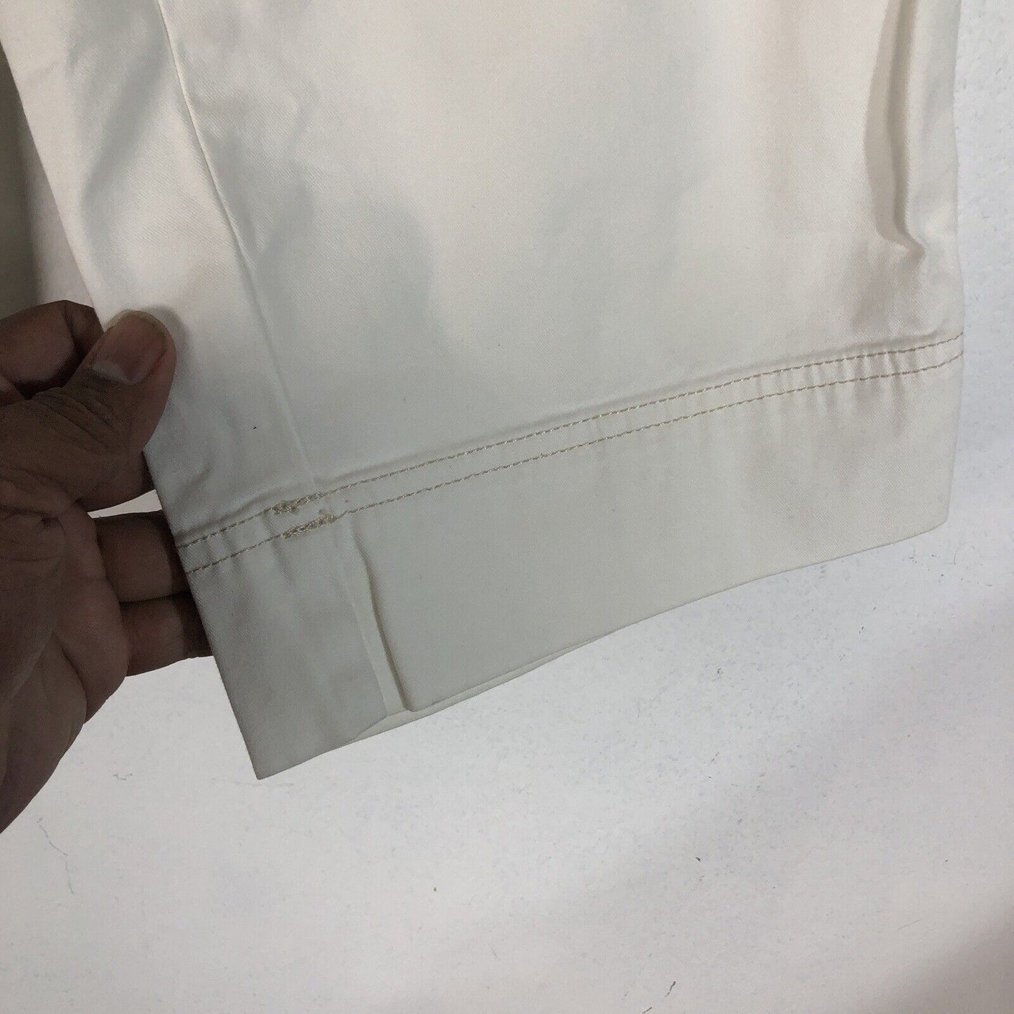Eddie Bauer Capri Pants Women’s Size 6 Color Ivory (Blakely Fit)