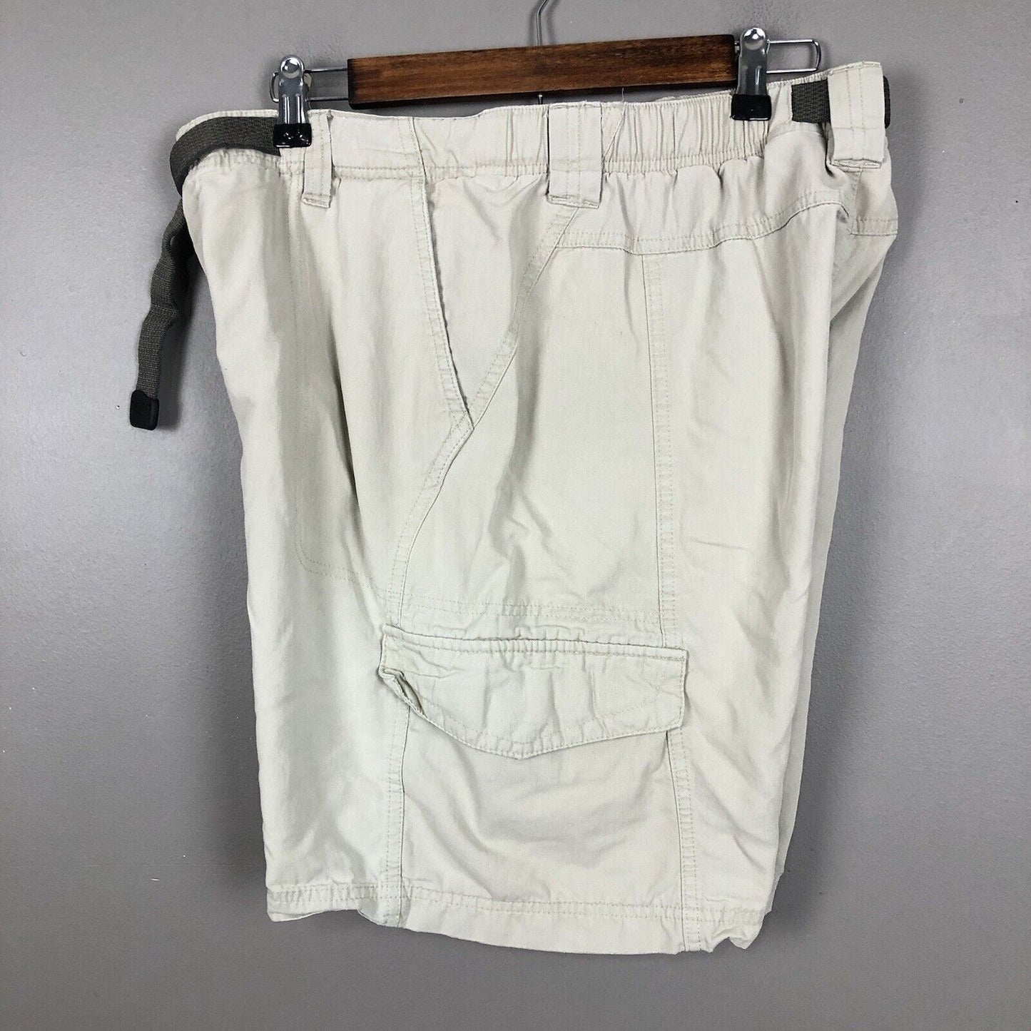 Columbia Men’s Cargo Shorts Size 36W Color Beige Outdoor
