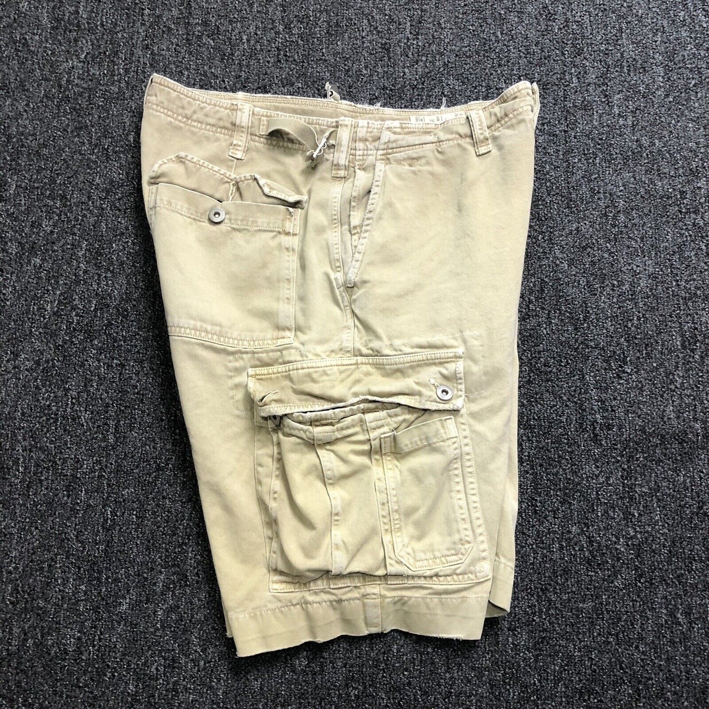 American Eagle Shorts Mens Size 33 Color Khaki. 1715300
