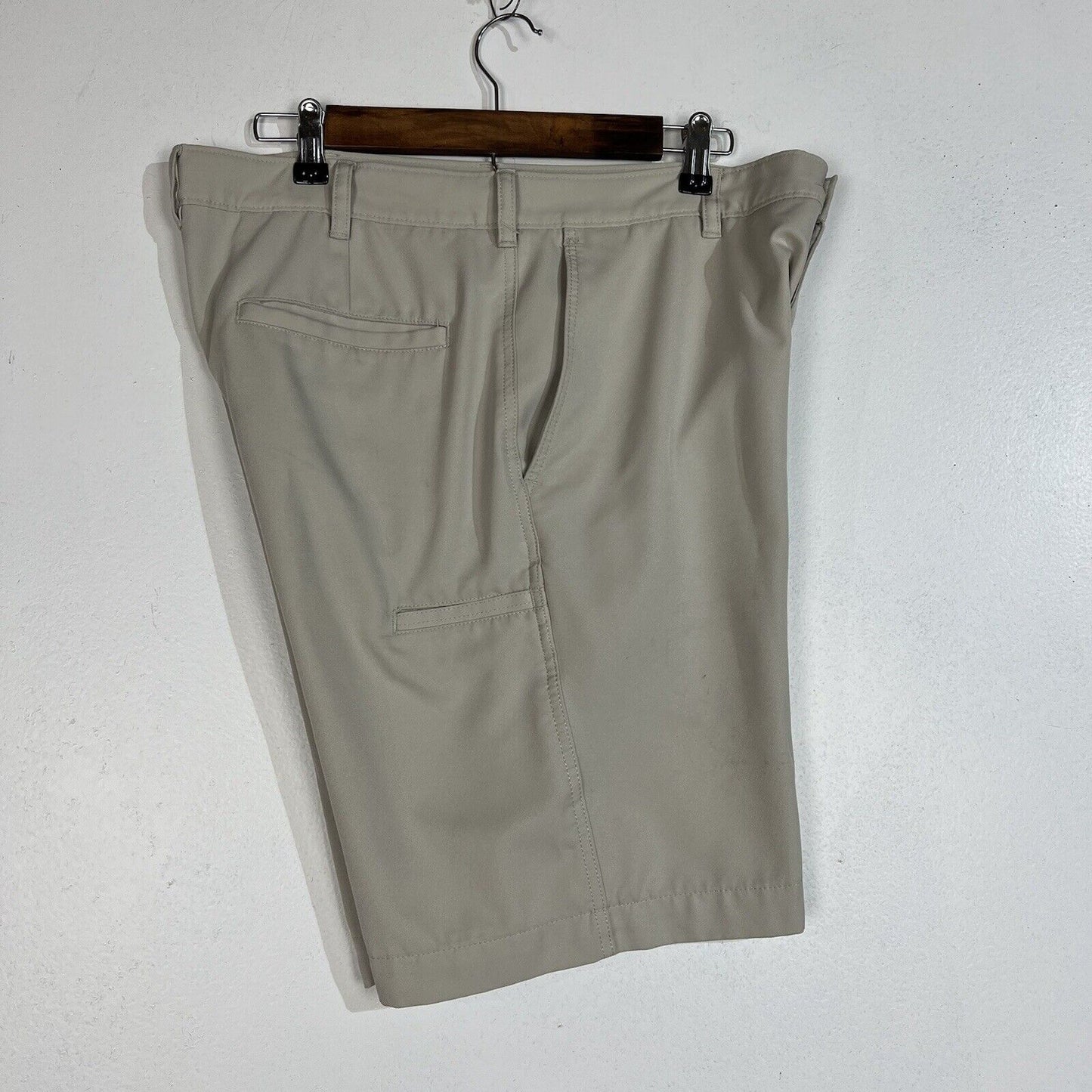 PGA Tour Mens Khaki Golf Shorts Size 34 PreOwned