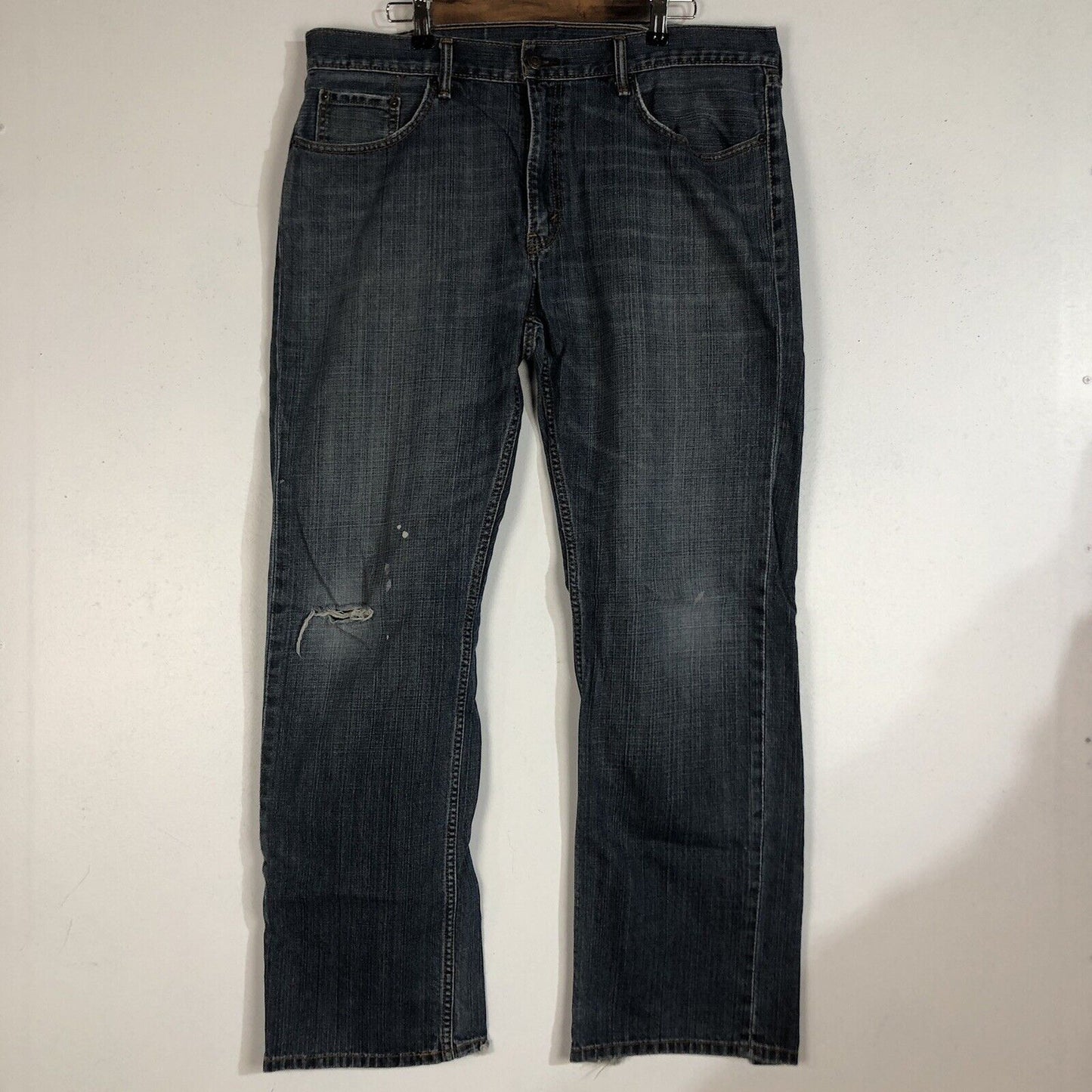 Levis 559 Jeans Men’s Size 38W 32L Medium Wash Red Tag (Some Distressing)