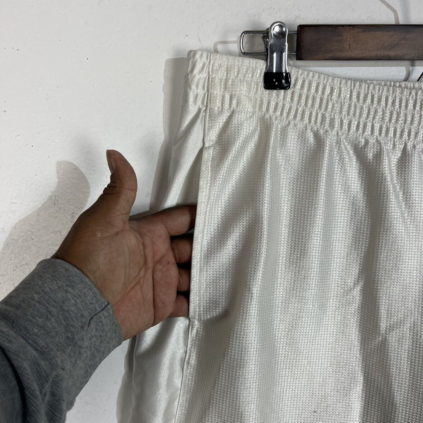 Vintage Nike Men’s Dazzle Basketball Shorts Size L Color White (Pre Owned)