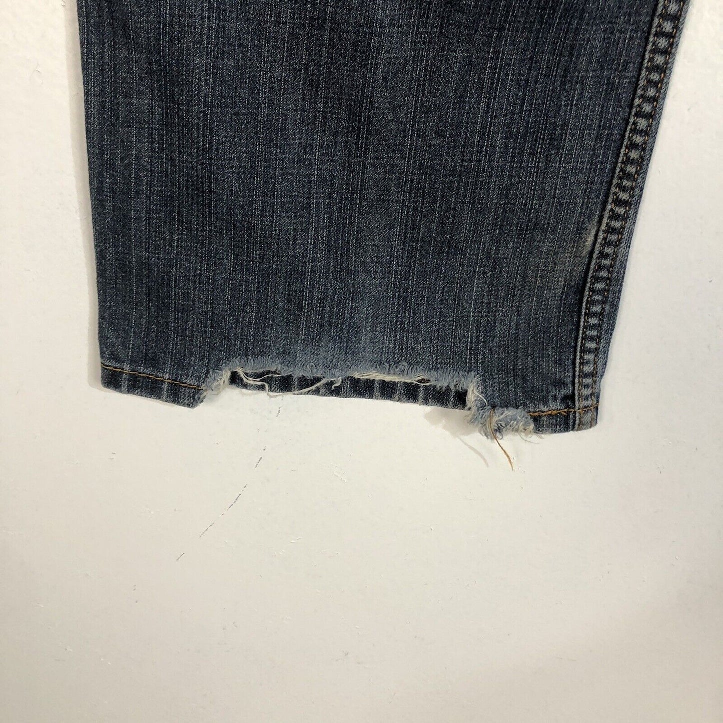 Levis 559 Jeans Men’s Size 38W 32L Medium Wash Red Tag (Some Distressing)
