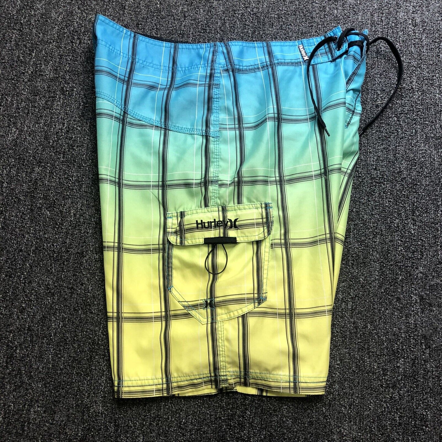 Hurley Swim Trunks Mens Size 34 Multicolor. 1321200