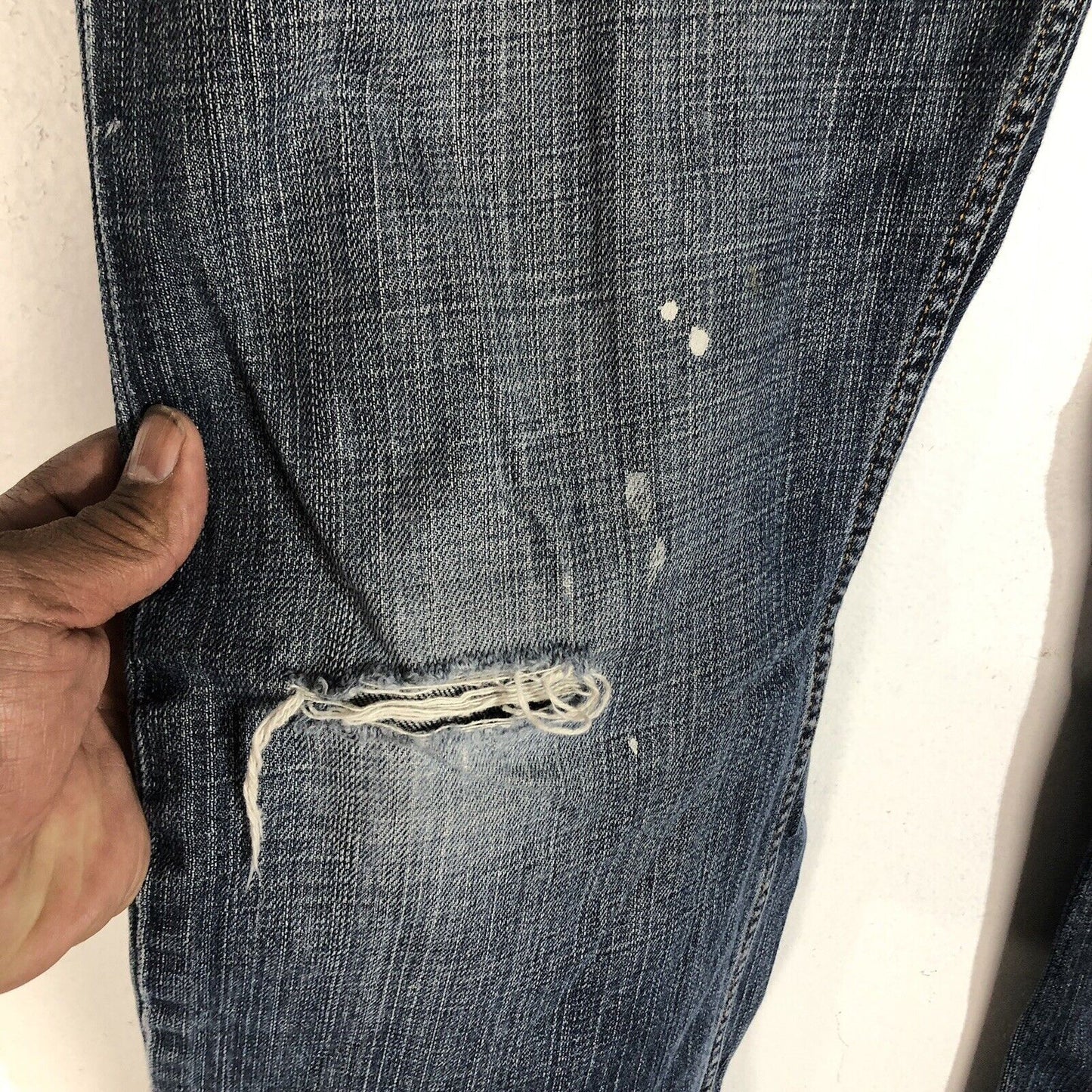 Levis 559 Jeans Men’s Size 38W 32L Medium Wash Red Tag (Some Distressing)