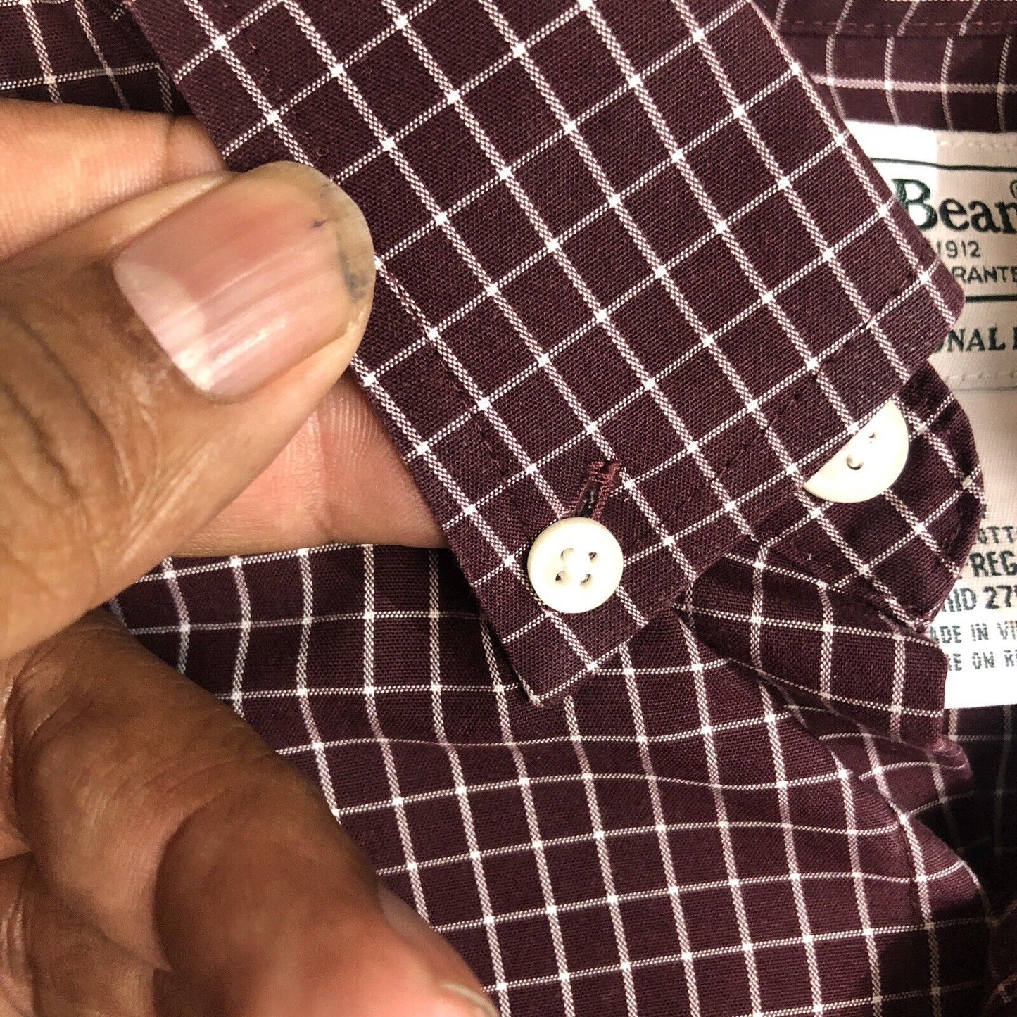 L.L. Bean Shirt Men’s Size Large Maroon & White Long Sleeve Button Down (Plaid)