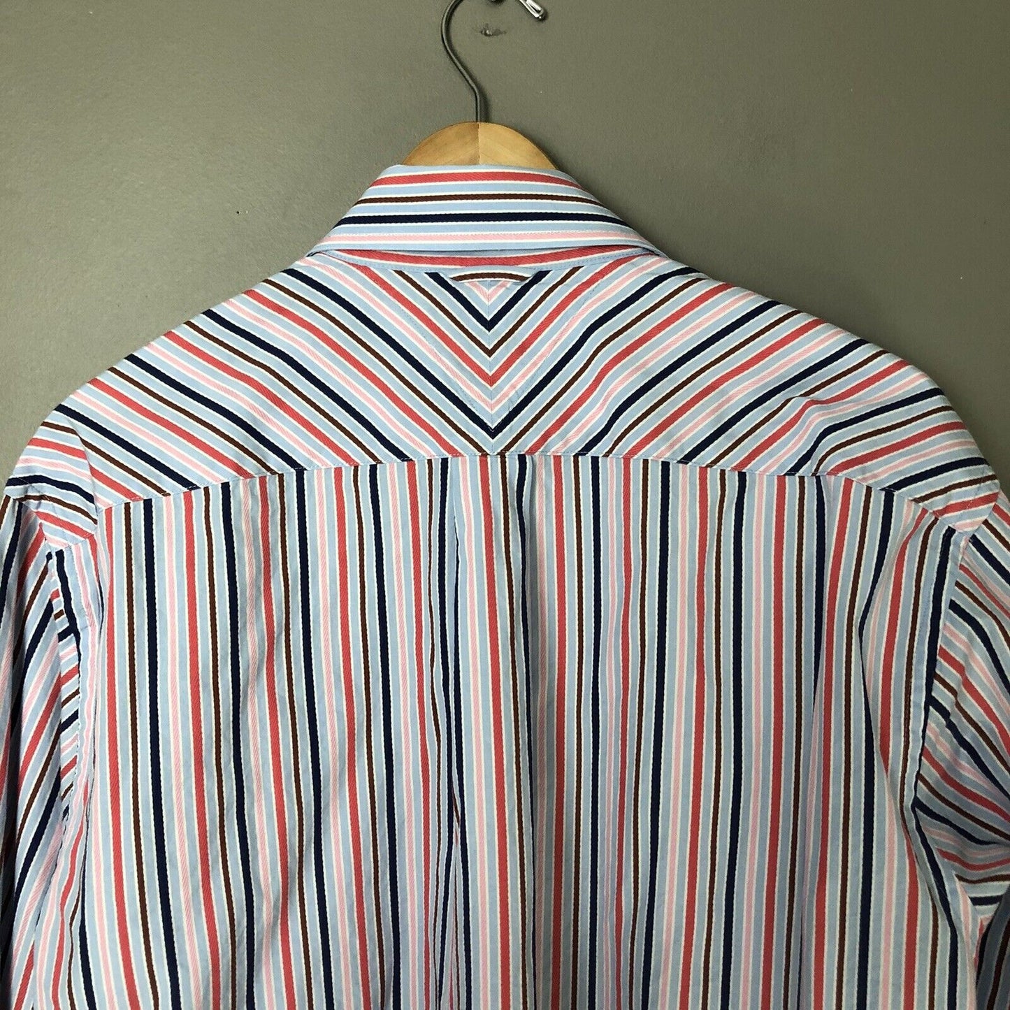 Tommy Hilfiger Men’s Button Up Shirt Size Medium Multicolor Long Sleeve Casual