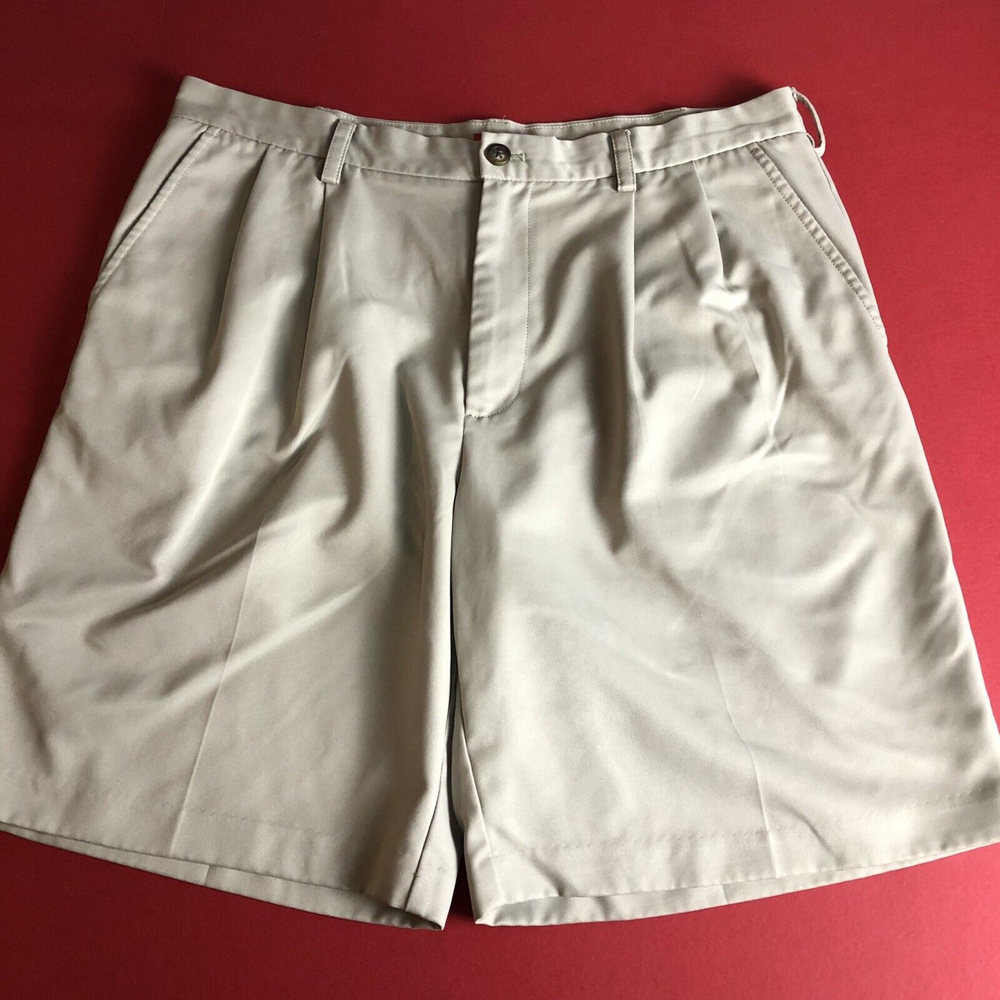 Izod Mens Golf Shorts Size 36 Color Beige Chinos. 1322300