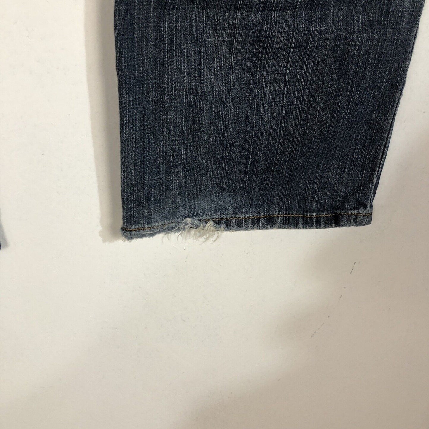 Levis 559 Jeans Men’s Size 38W 32L Medium Wash Red Tag (Some Distressing)
