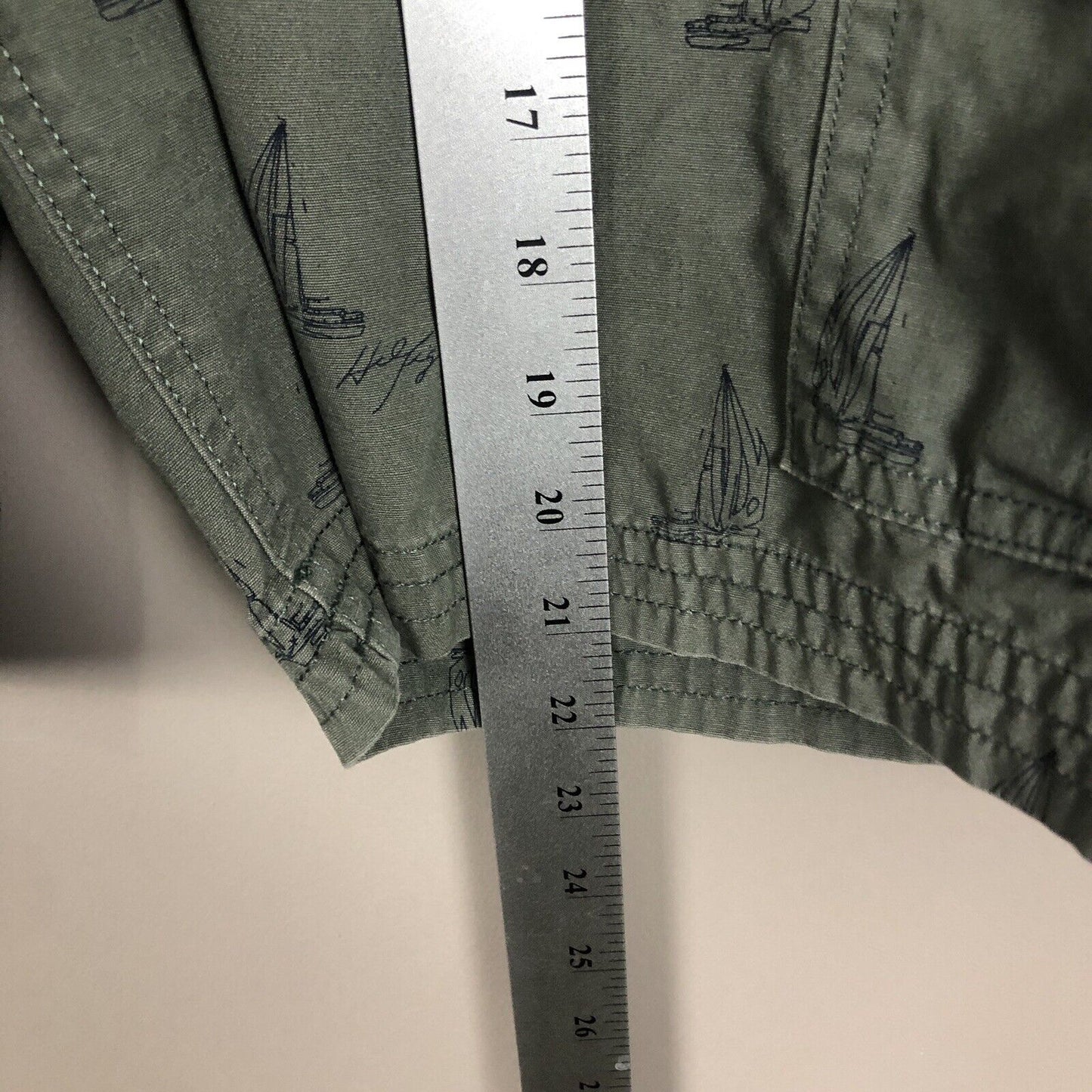 Tommy Hilfiger Men’s Cargo Shorts Size 35w Green Nautical Theme Casual