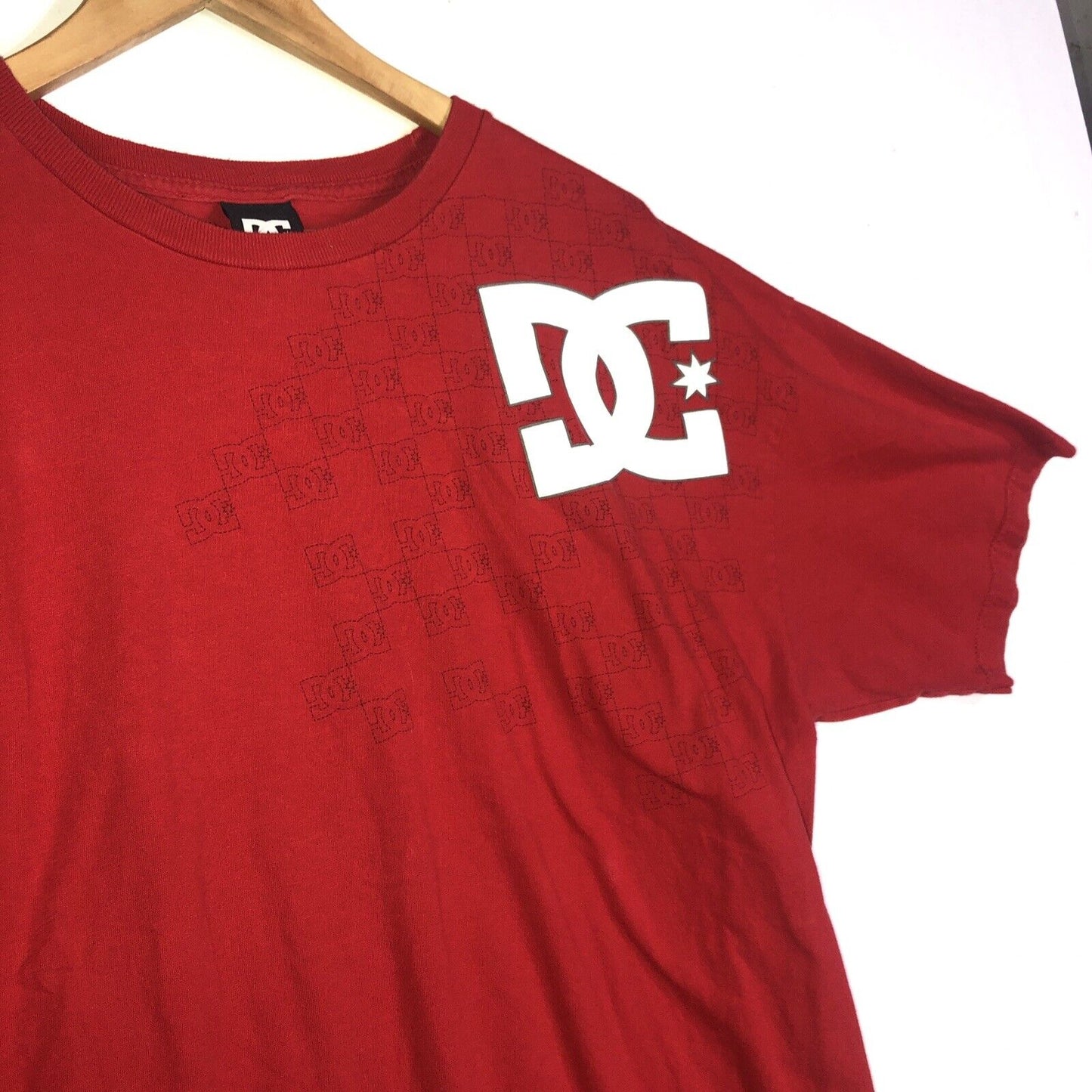 Vintage DC T Shirt Men's Size Large Color Red And White (Short Sleeve)