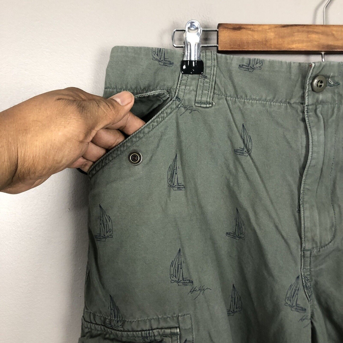 Tommy Hilfiger Men’s Cargo Shorts Size 35w Green Nautical Theme Casual