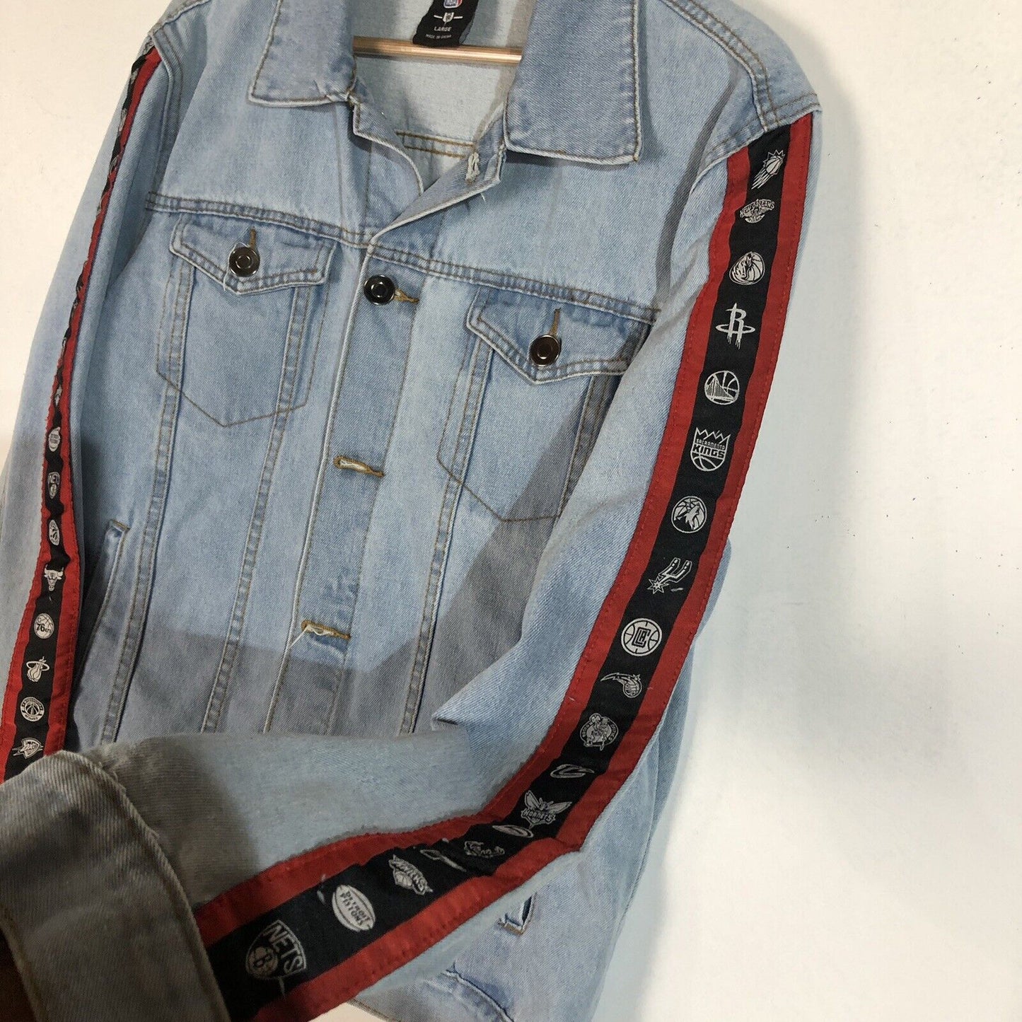 NBA Jean Jacket Men’s Size Large Multicolor (38 Logos On Jacket) Heavyweight