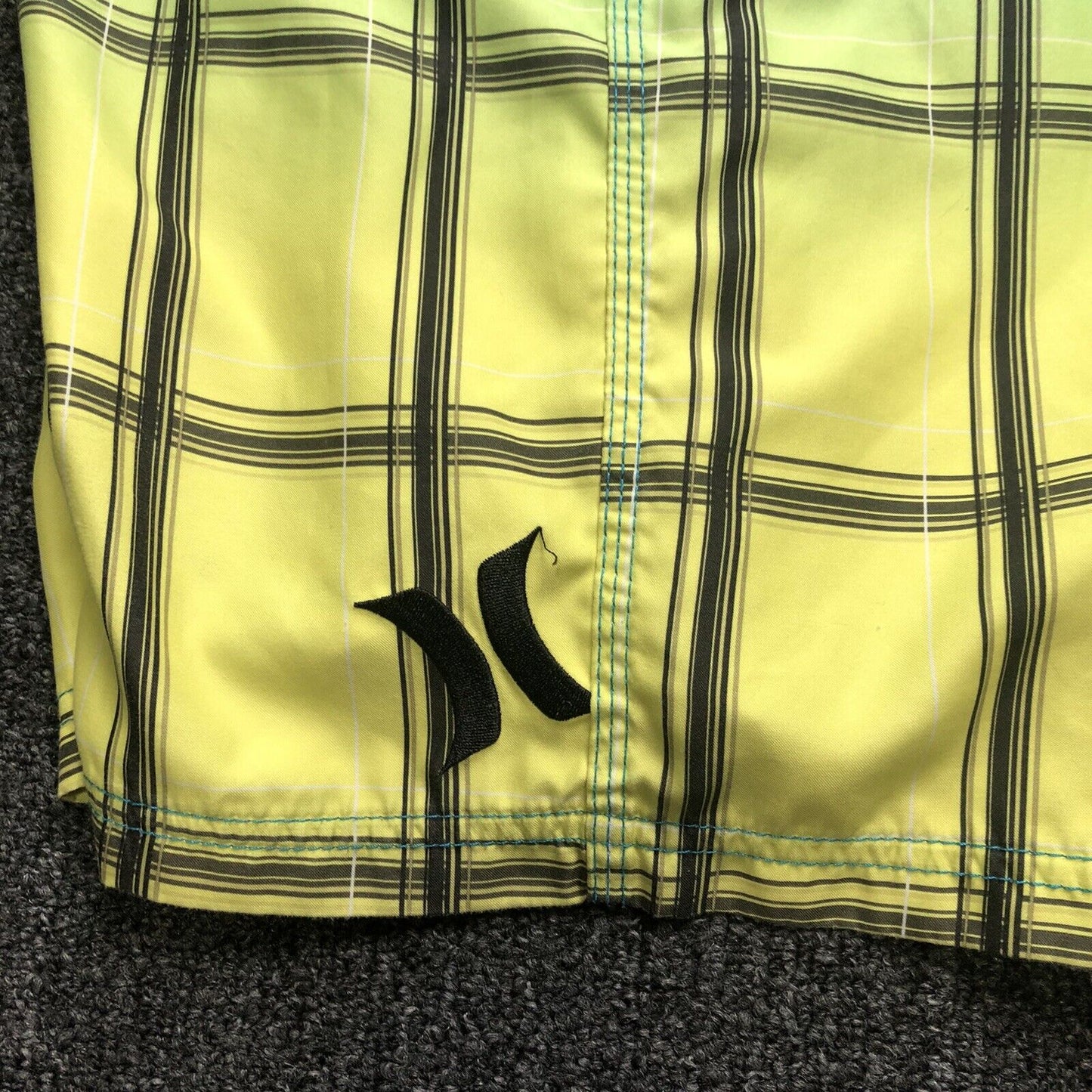 Hurley Swim Trunks Mens Size 34 Multicolor. 1321200