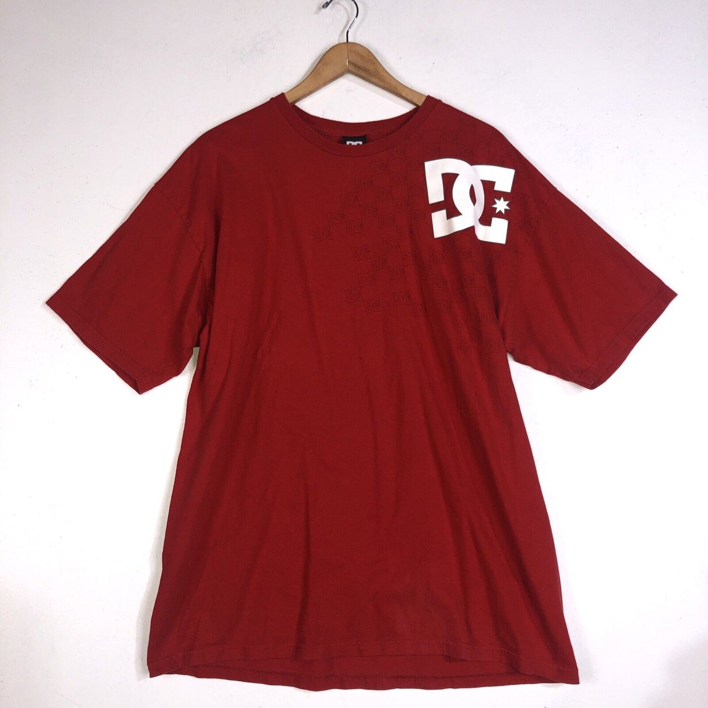 Vintage DC T Shirt Men's Size Large Color Red And White (Short Sleeve)