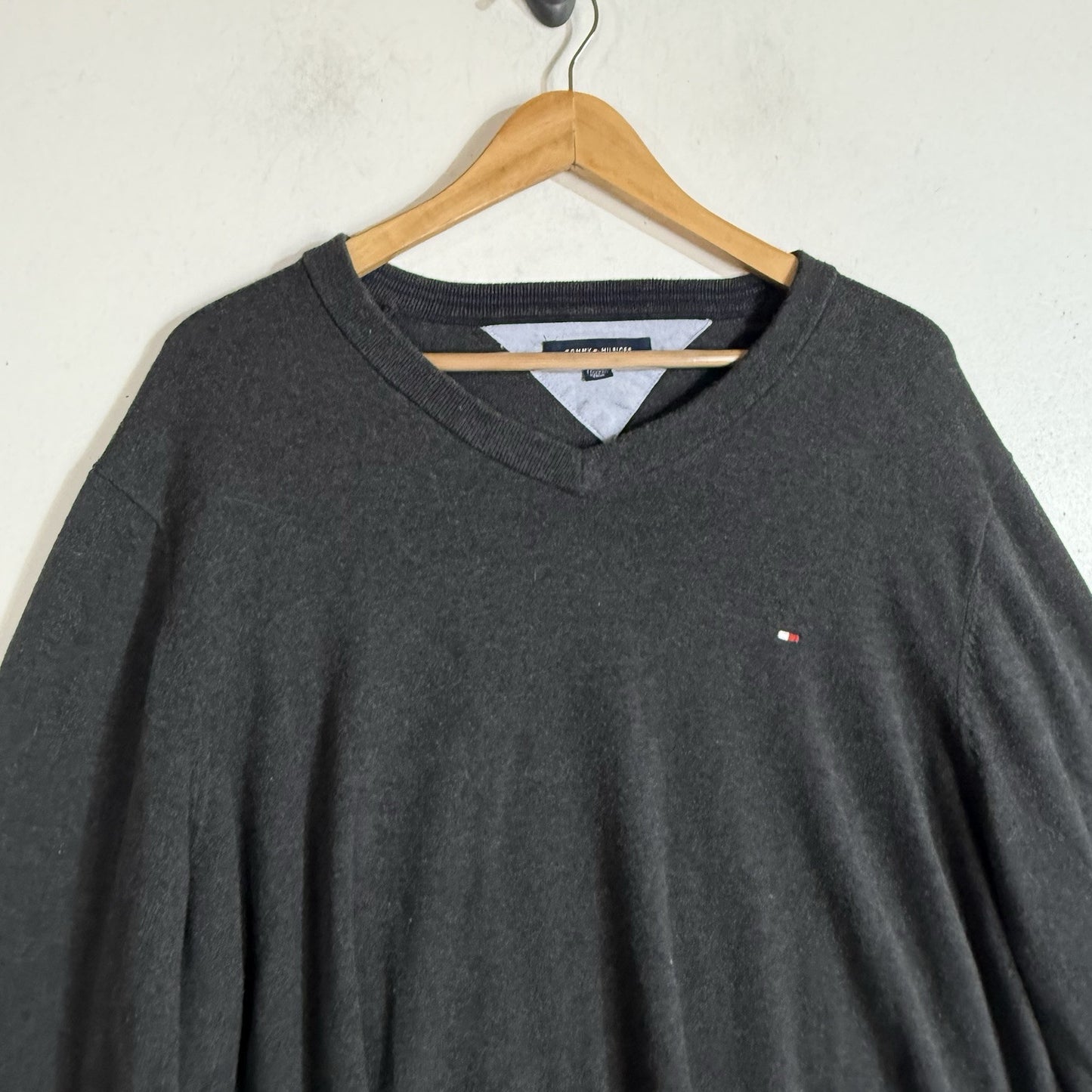Tommy Hilfiger Sweater Men’s XXL Color Gray Long Sleeve V Neck