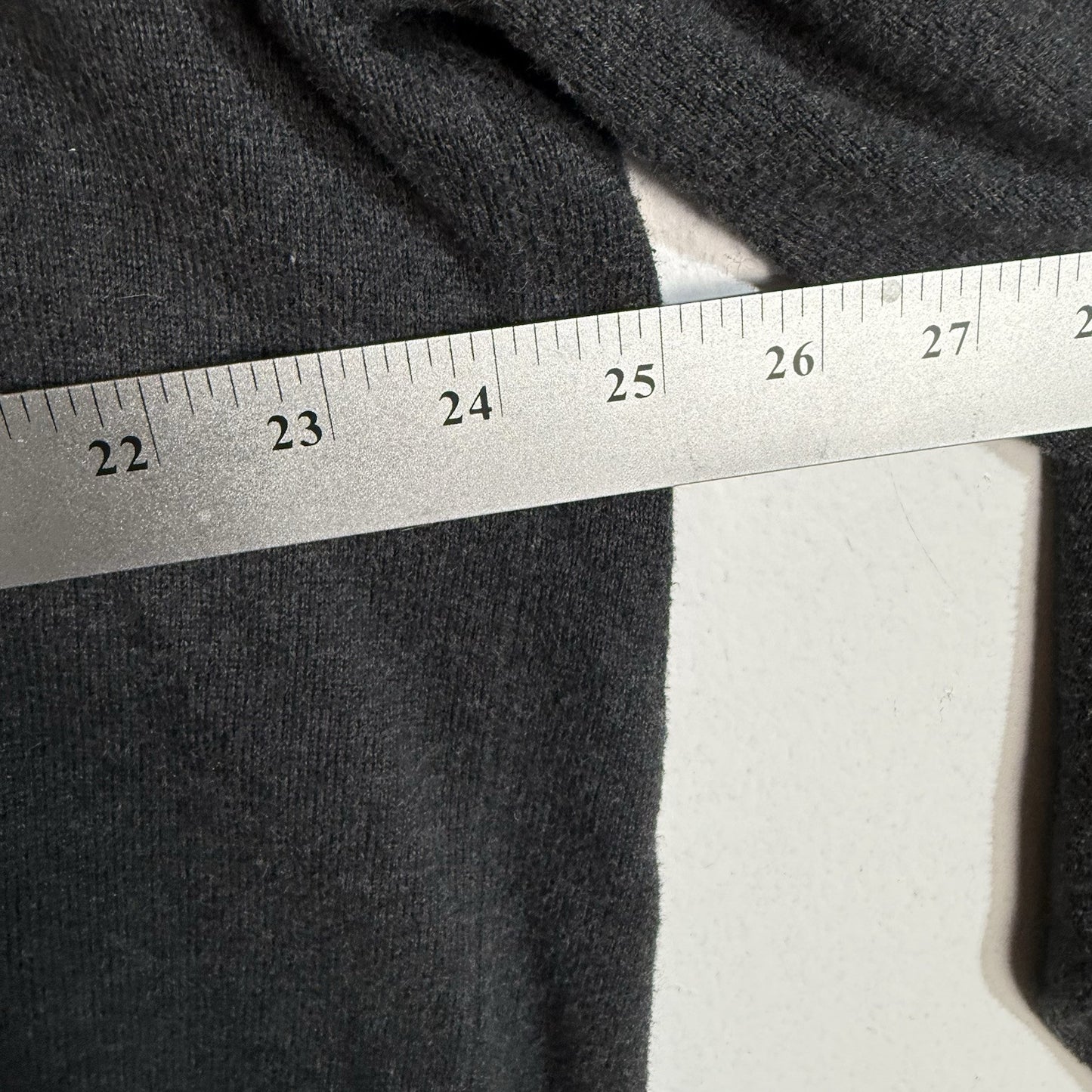 Tommy Hilfiger Sweater Men’s XXL Color Gray Long Sleeve V Neck