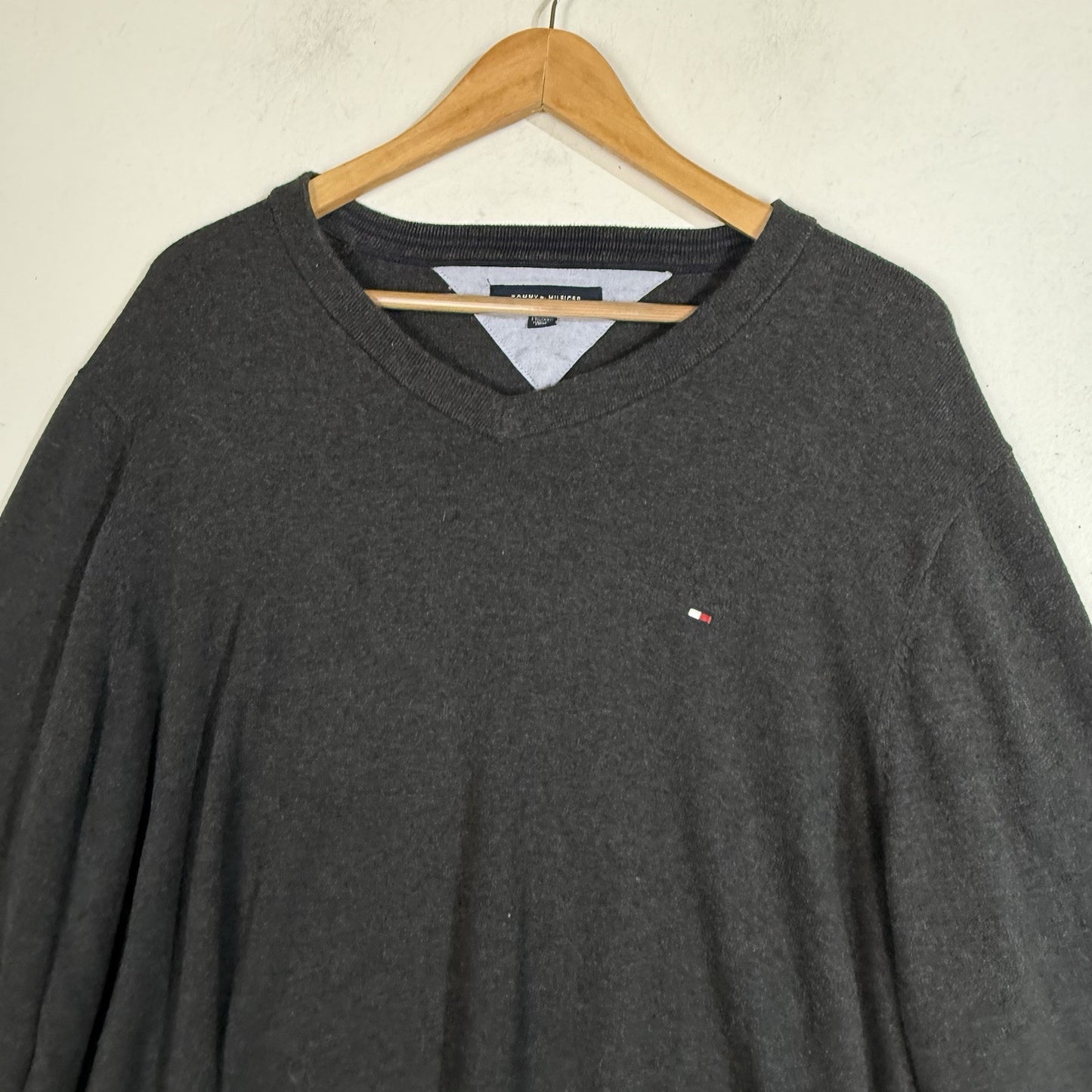 Tommy Hilfiger Sweater Men’s XXL Color Gray Long Sleeve V Neck