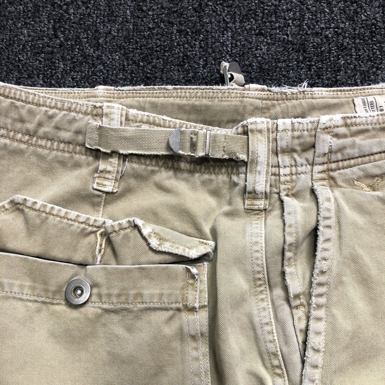 American Eagle Shorts Mens Size 33 Color Khaki. 1715300