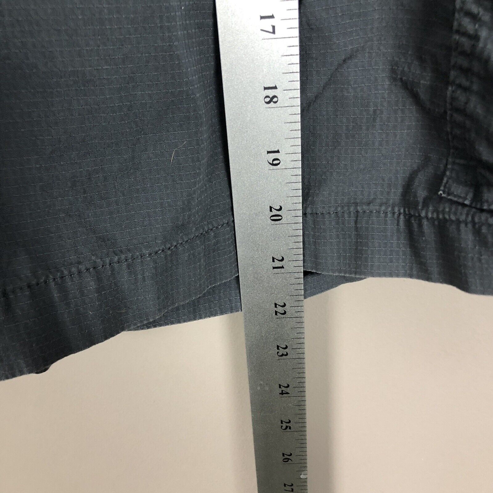 Chaps Men’s Cargo Shorts Size 44w  Gray Casual