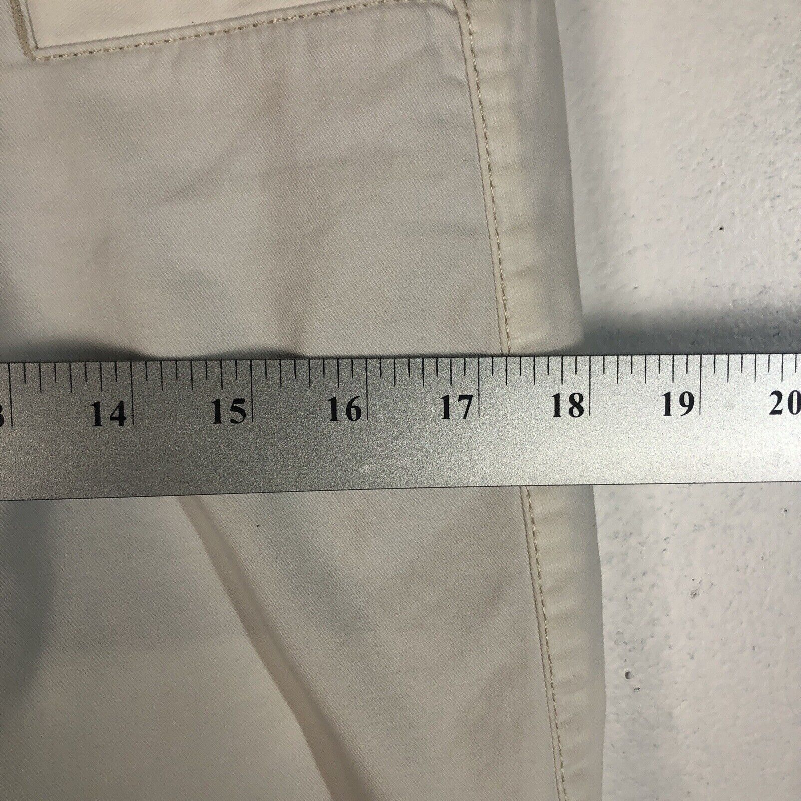 Eddie Bauer Capri Pants Women’s Size 6 Color Ivory (Blakely Fit)