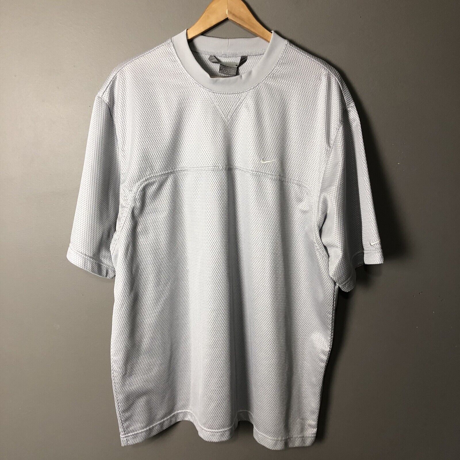 Nike Mens Shirt Size XL Gray Short Sleeve Pullover