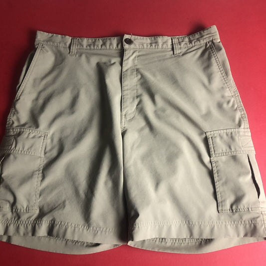 Chaps Shorts Mens Size 36 Color Khaki. 0011