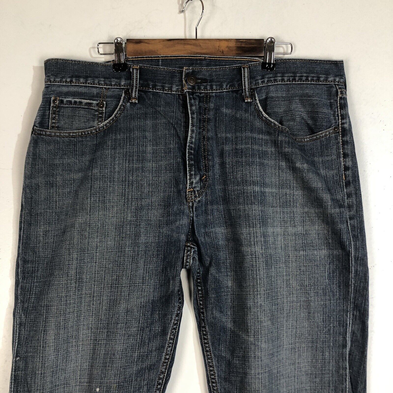 Levis 559 Jeans Men’s Size 38W 32L Medium Wash Red Tag (Some Distressing)