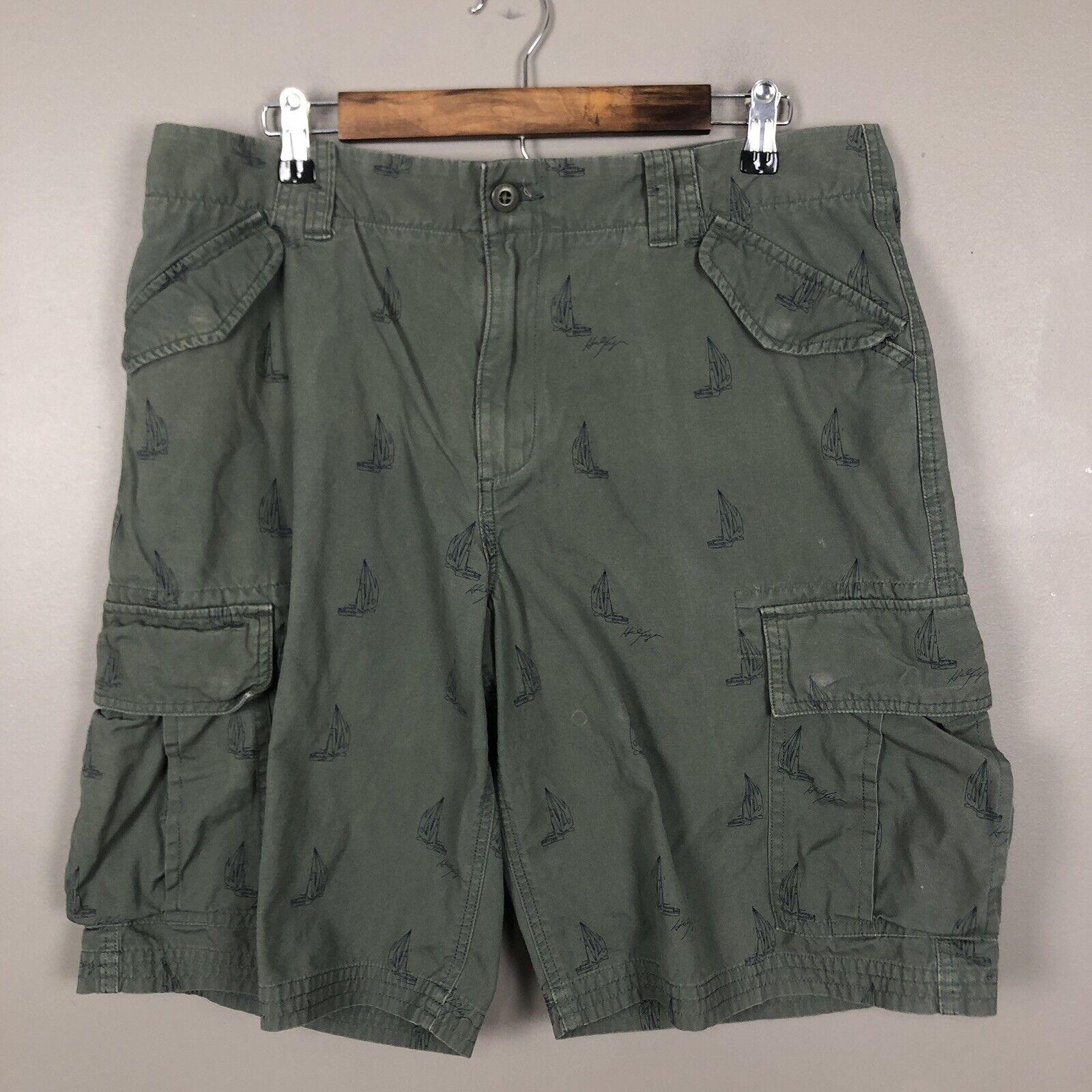 Tommy Hilfiger Men’s Cargo Shorts Size 35w Green Nautical Theme Casual