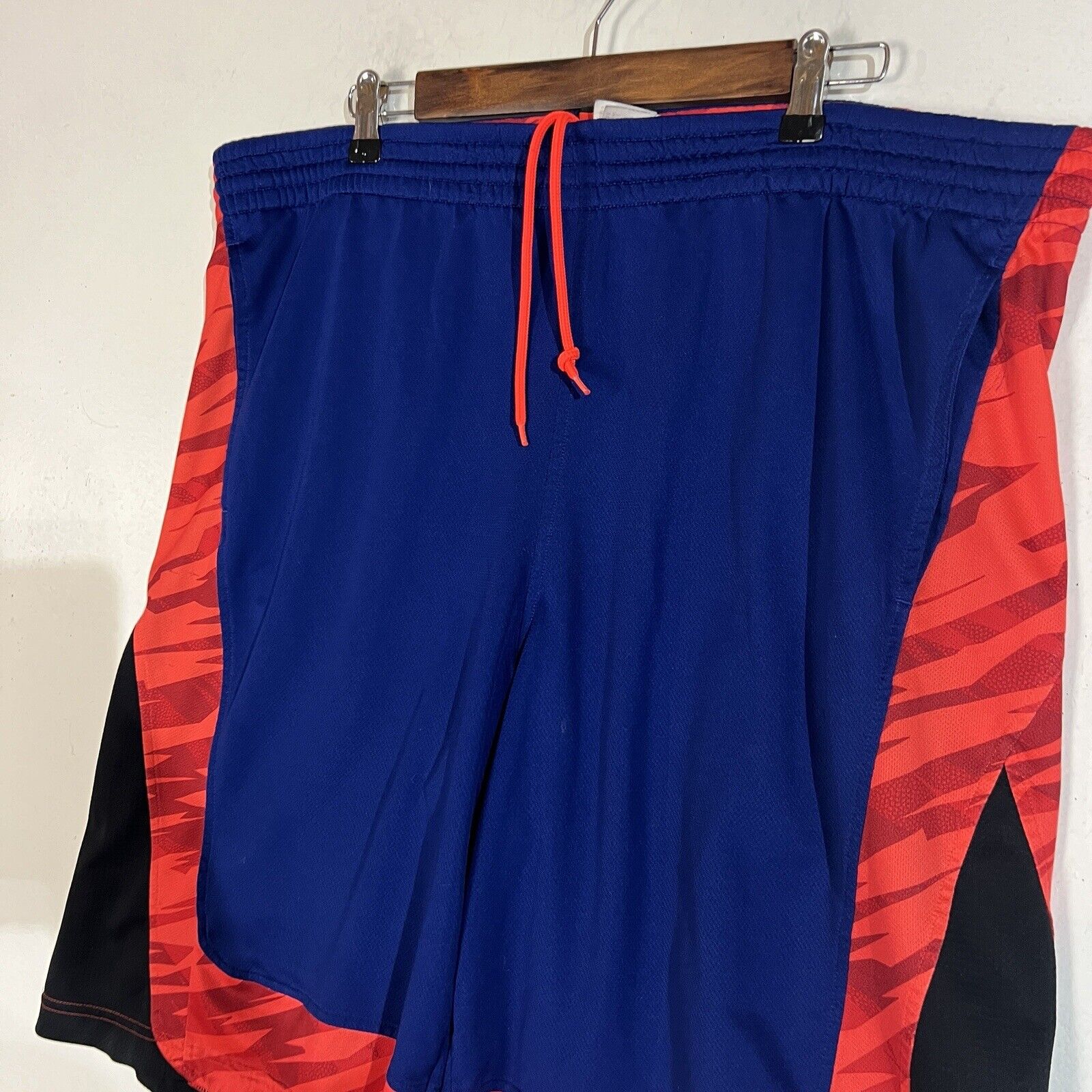 Adidas Basketball Shorts Men’s Size Large Multicolor Lightweight