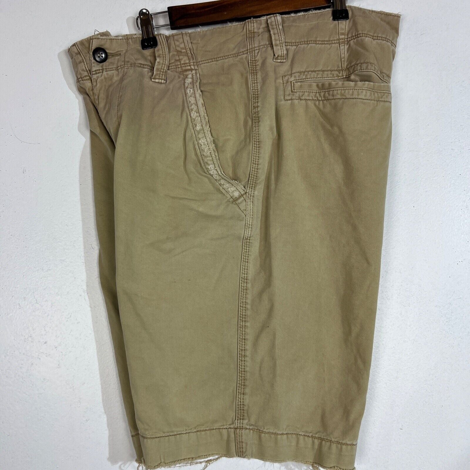American Eagle Longer Length Mens Cargo Shorts Size 34 Beige PreOwned