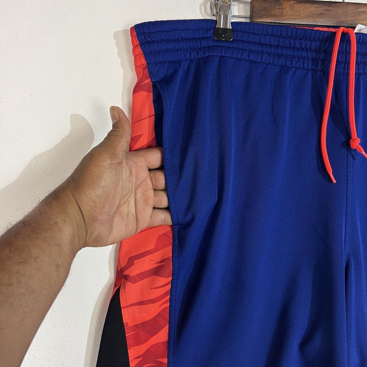 Adidas Basketball Shorts Men’s Size Large Multicolor Lightweight