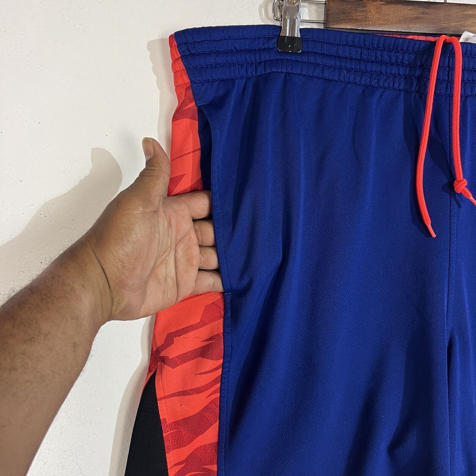 Adidas Basketball Shorts Men’s Size Large Multicolor Lightweight