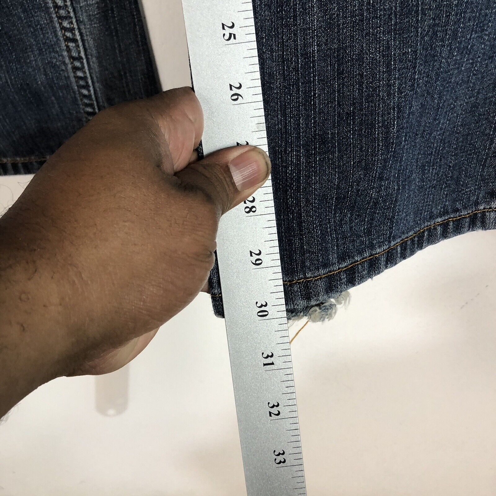 Levis 559 Jeans Men’s Size 38W 32L Medium Wash Red Tag (Some Distressing)