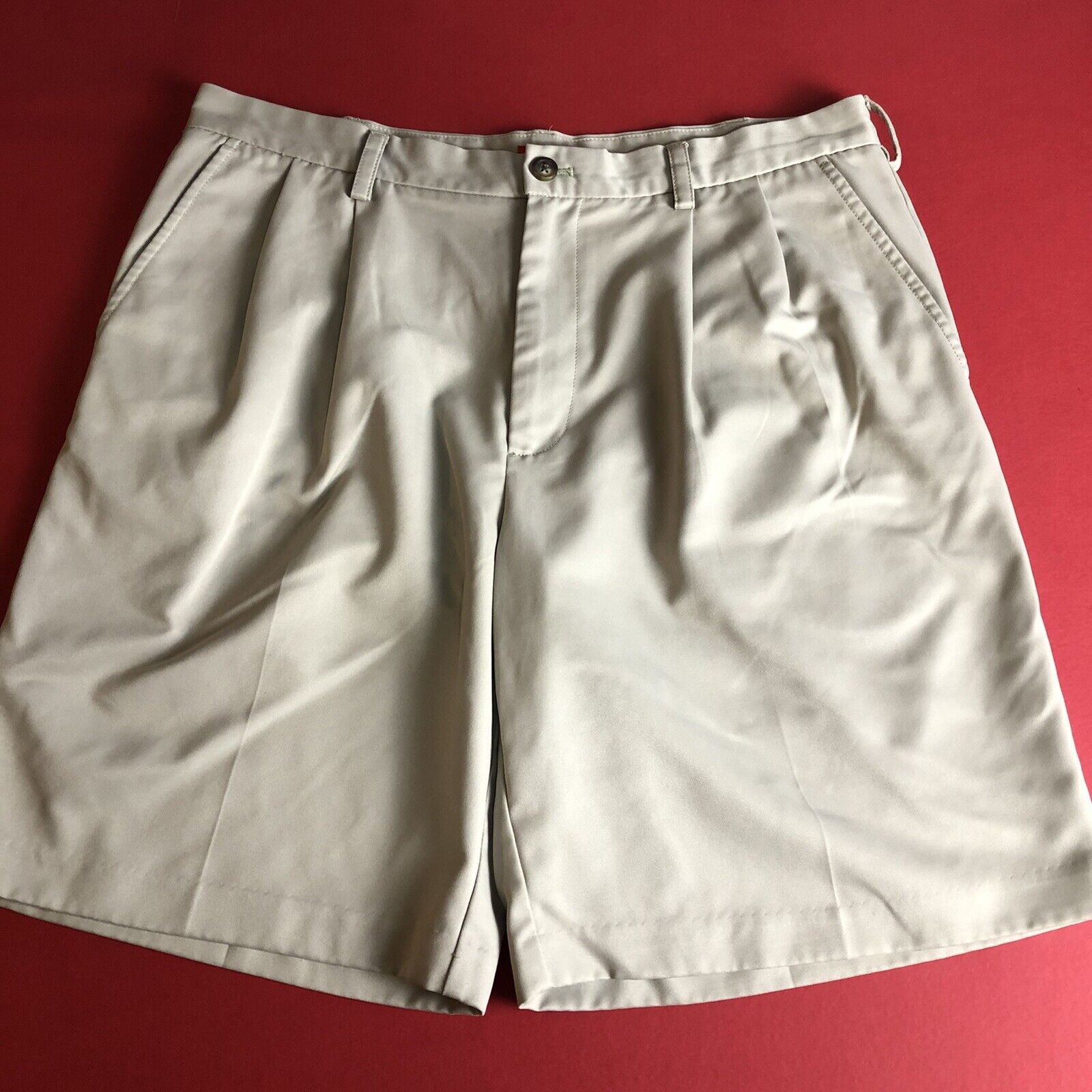 Izod Mens Golf Shorts Size 36 Color Beige Chinos. 1322300