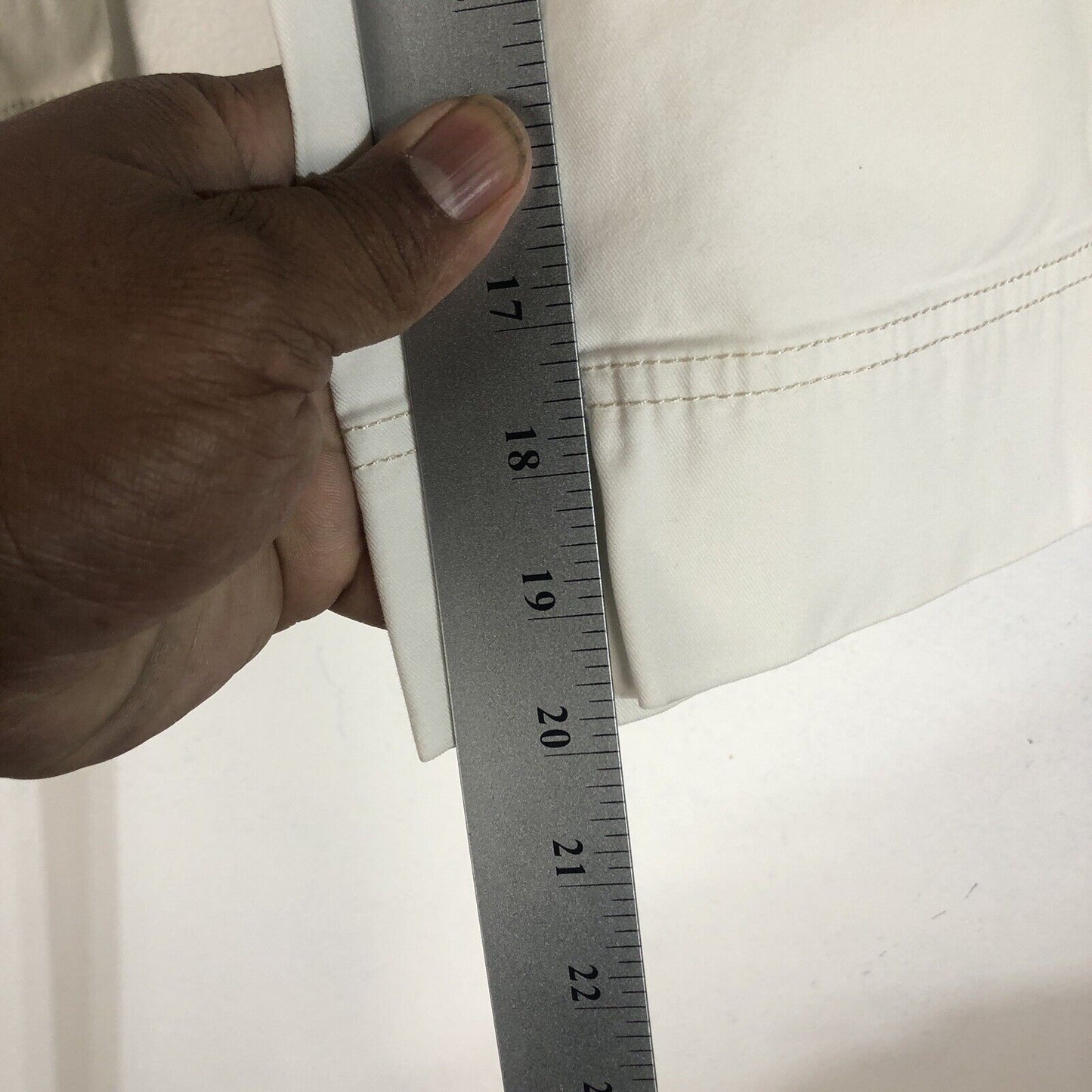 Eddie Baier Capri Pants Women’s Size 7 Color Ivory (Blakely Fit) Casual